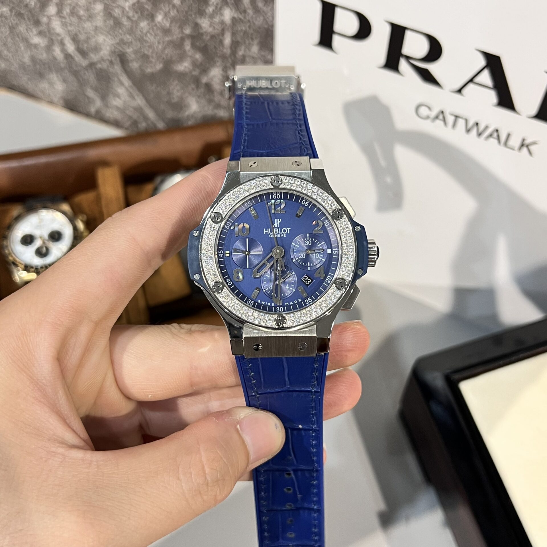 Hublot Replica Watch Big Bang Chronograph With Diamonds Bezel Blue Dial HB Factory 44mm - Top club
