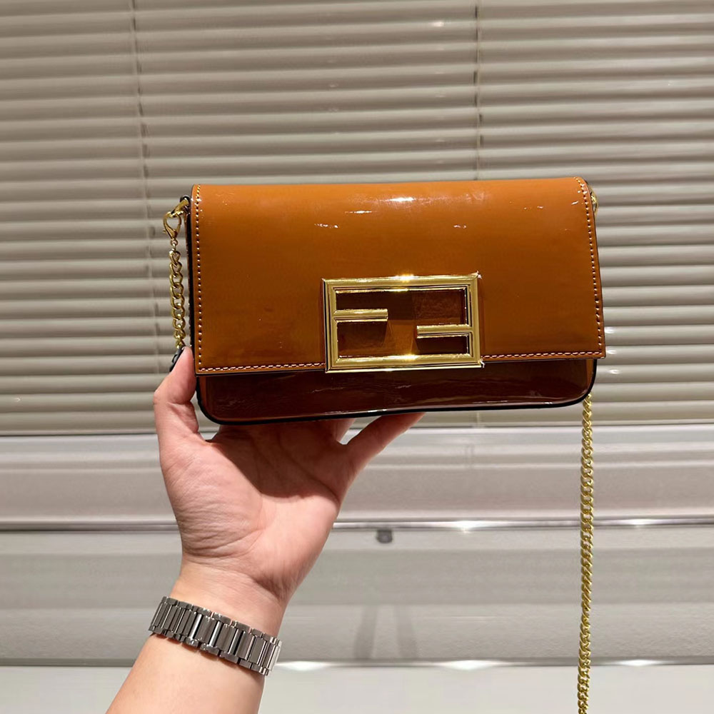FENDI Chain Wallet Crossbody Bag(Replica) - Replicaclubs