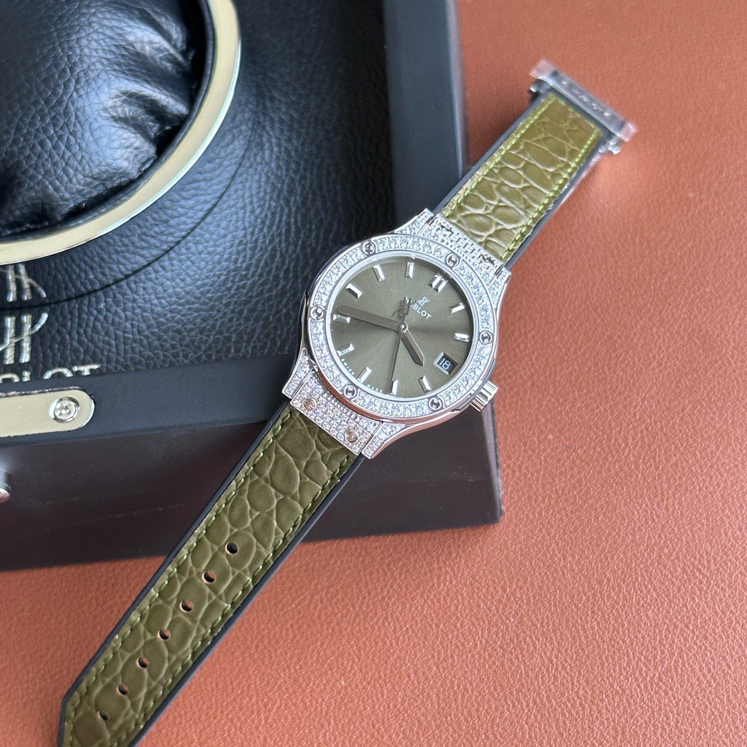 Hublot Replica 1:1 Watch Classic Fusion With Full Diamonds Women s Green 33mm - Elite Watch Atelier