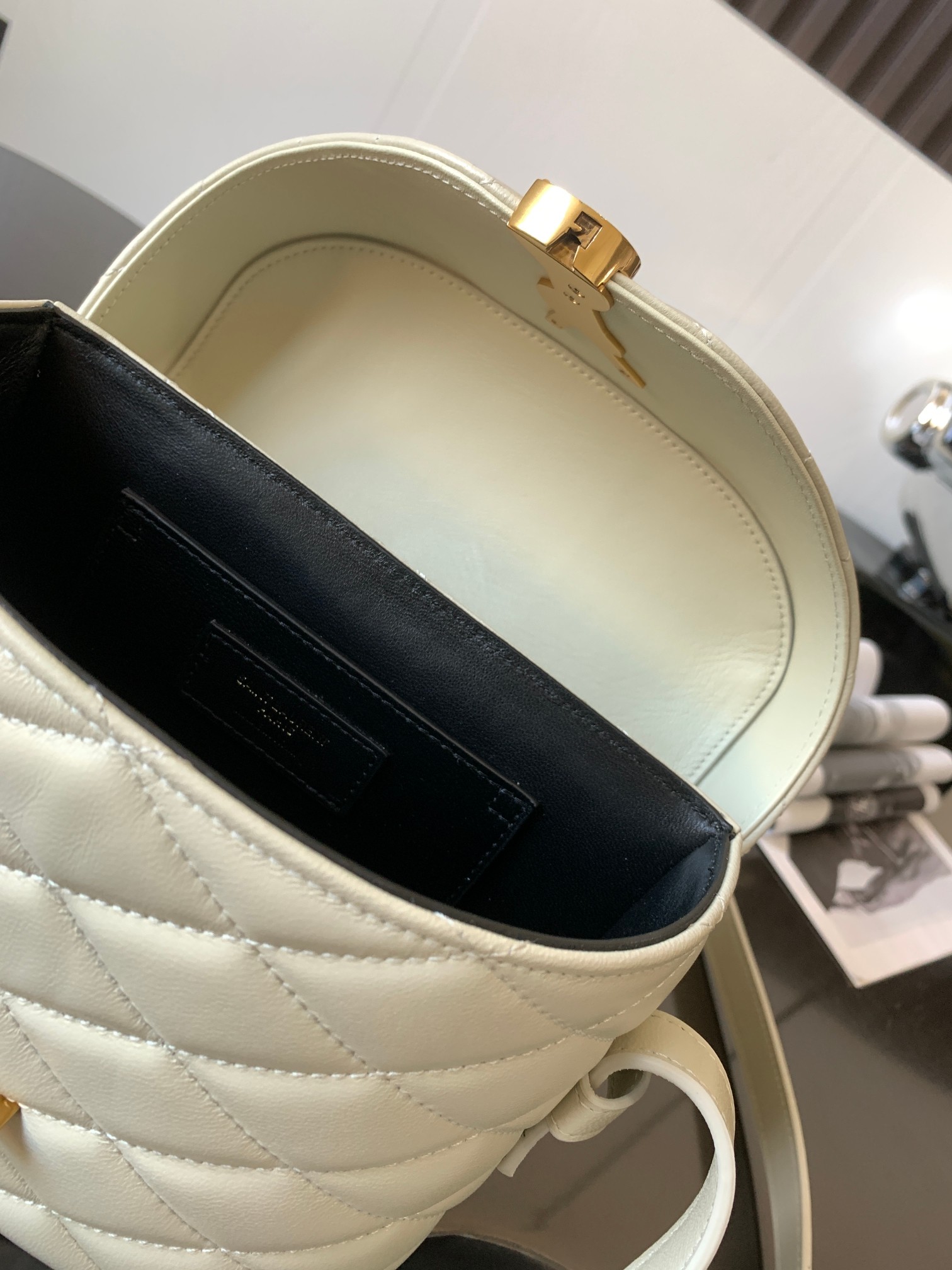 JUNE BOX BAG IN QUILTED PATENT LEATHER1:1High-quality replica