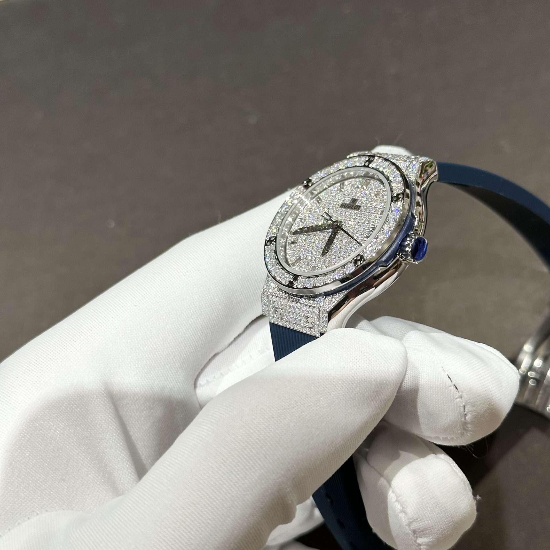 Hublot Classic Fusion Replica Watch Blue Rubber Strap Moissanite Diamond 33mm - Top club