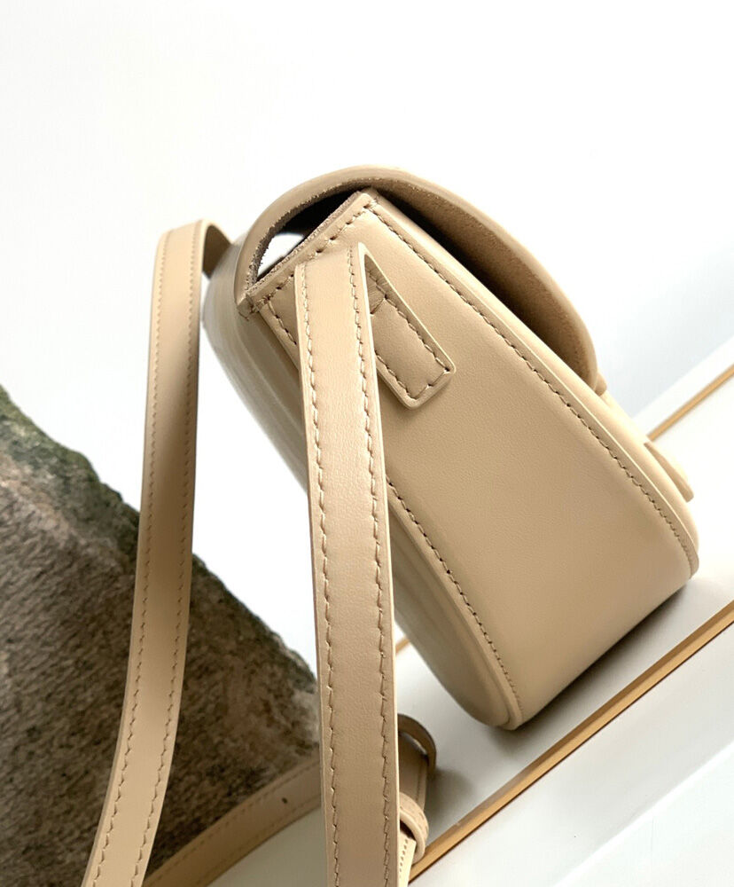 Celine Besace Cuir Triomphe In Smooth Calfskin Apricot1:1High-quality replica