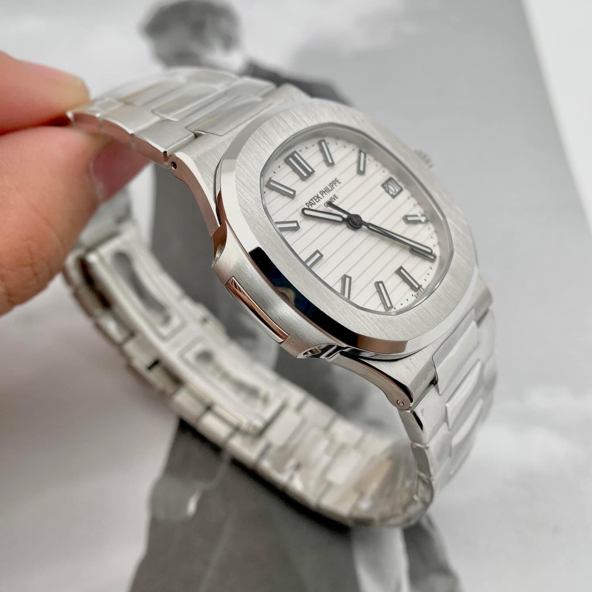Patek Philippe Nautilus 5711 White Dial Replica Watch 3K Factory 40mm - Top club