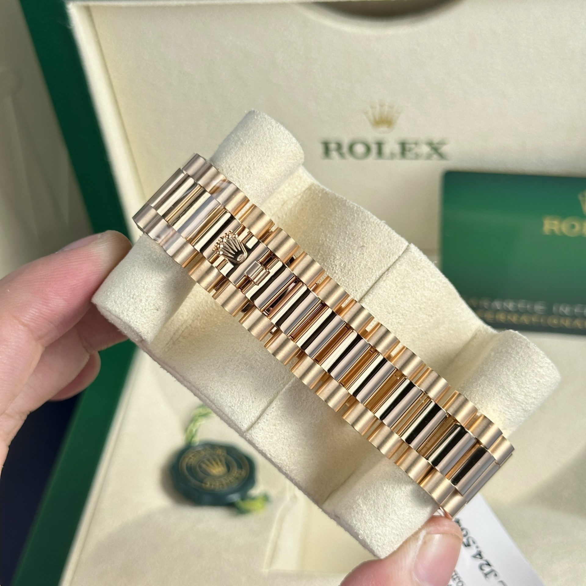 Rolex Best Replica Watch Day-Date 228235 Eisenkiesel Dial 18K Gold Wrapped GMF 40mm - Top club