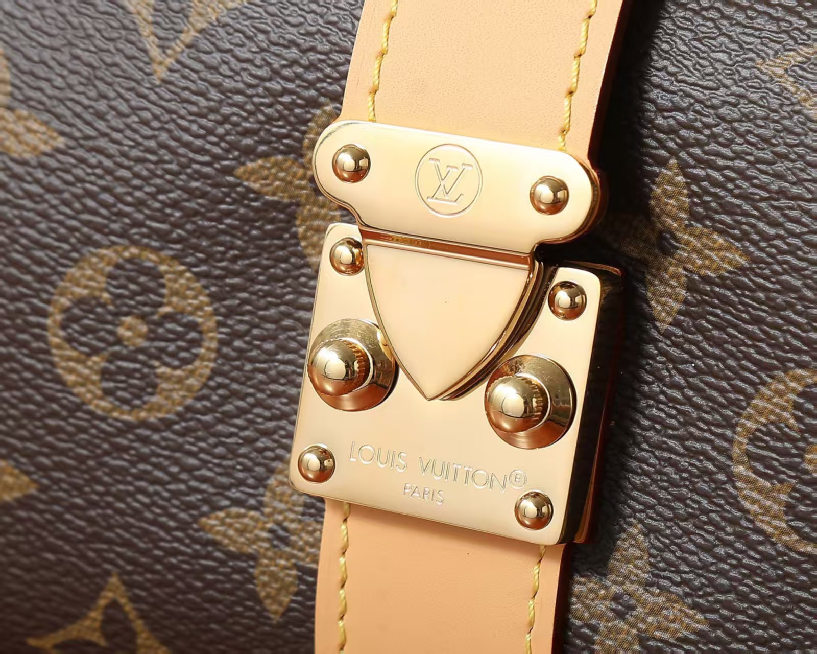 Louis Vuitton Pochette Mia HandBag1:1High-quality replica