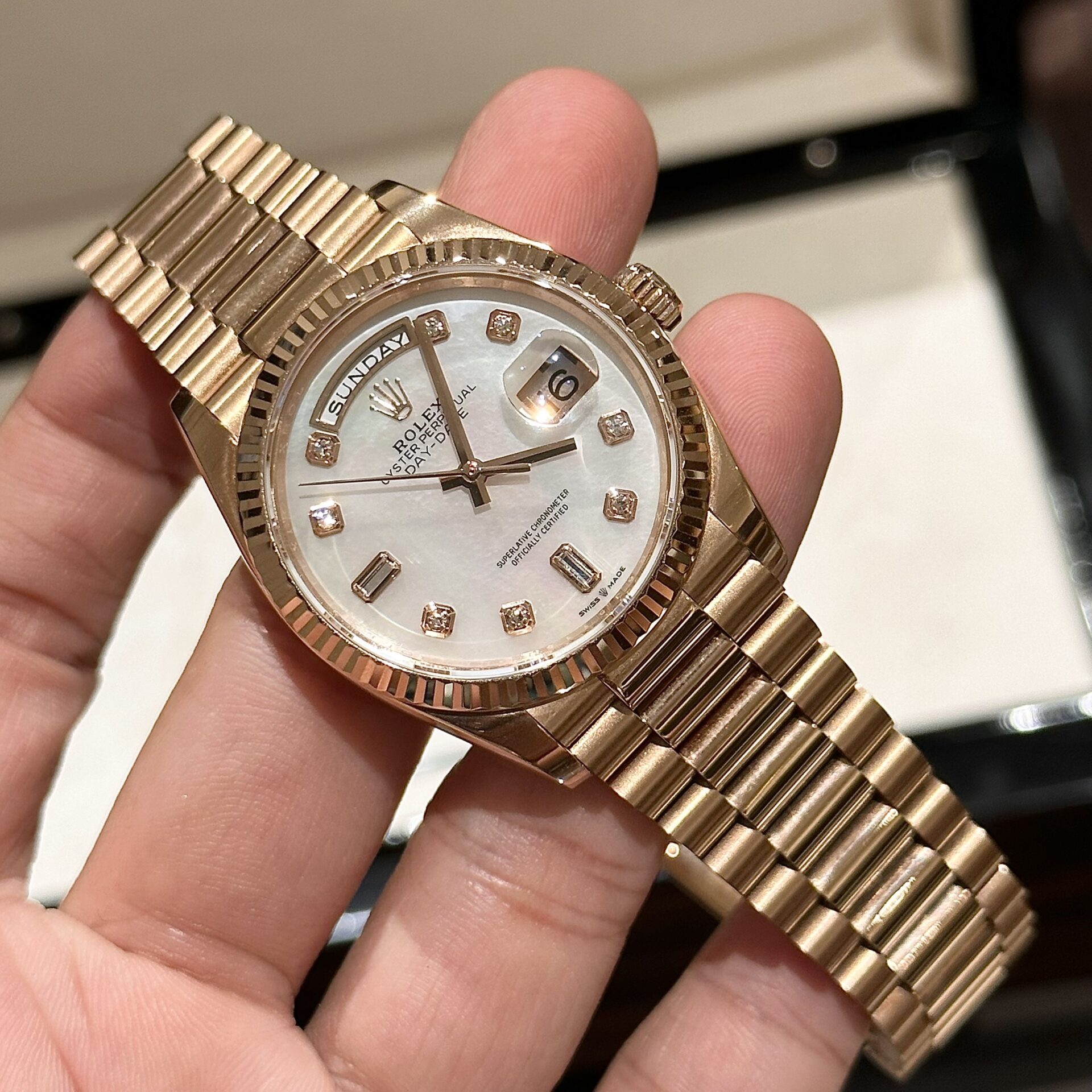 Rolex Day-Date Mother of Pearl Replica Watch Rose Gold EW Factory 36mm - Top club