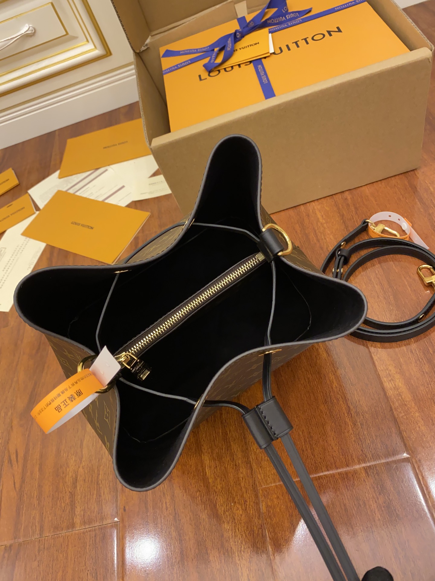 Louis Vuitton NeoNoe MM M440201:1High-quality replica