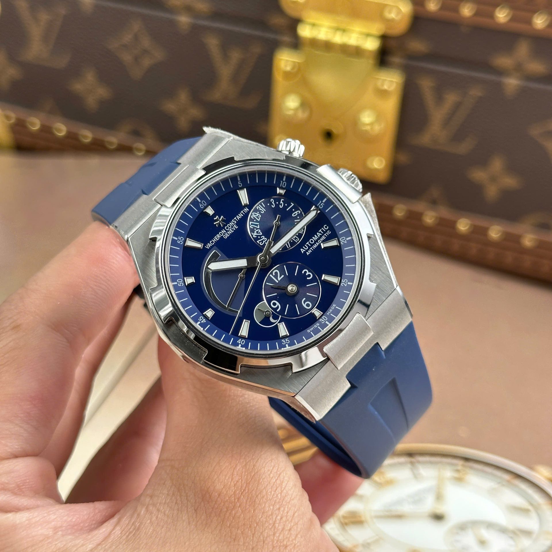 Vacheron Constantin Overseas Dual Time 47450 Replica Watches Blue Dial Rubber Strap 9F Factory 42mm - Elite Watch Atelier