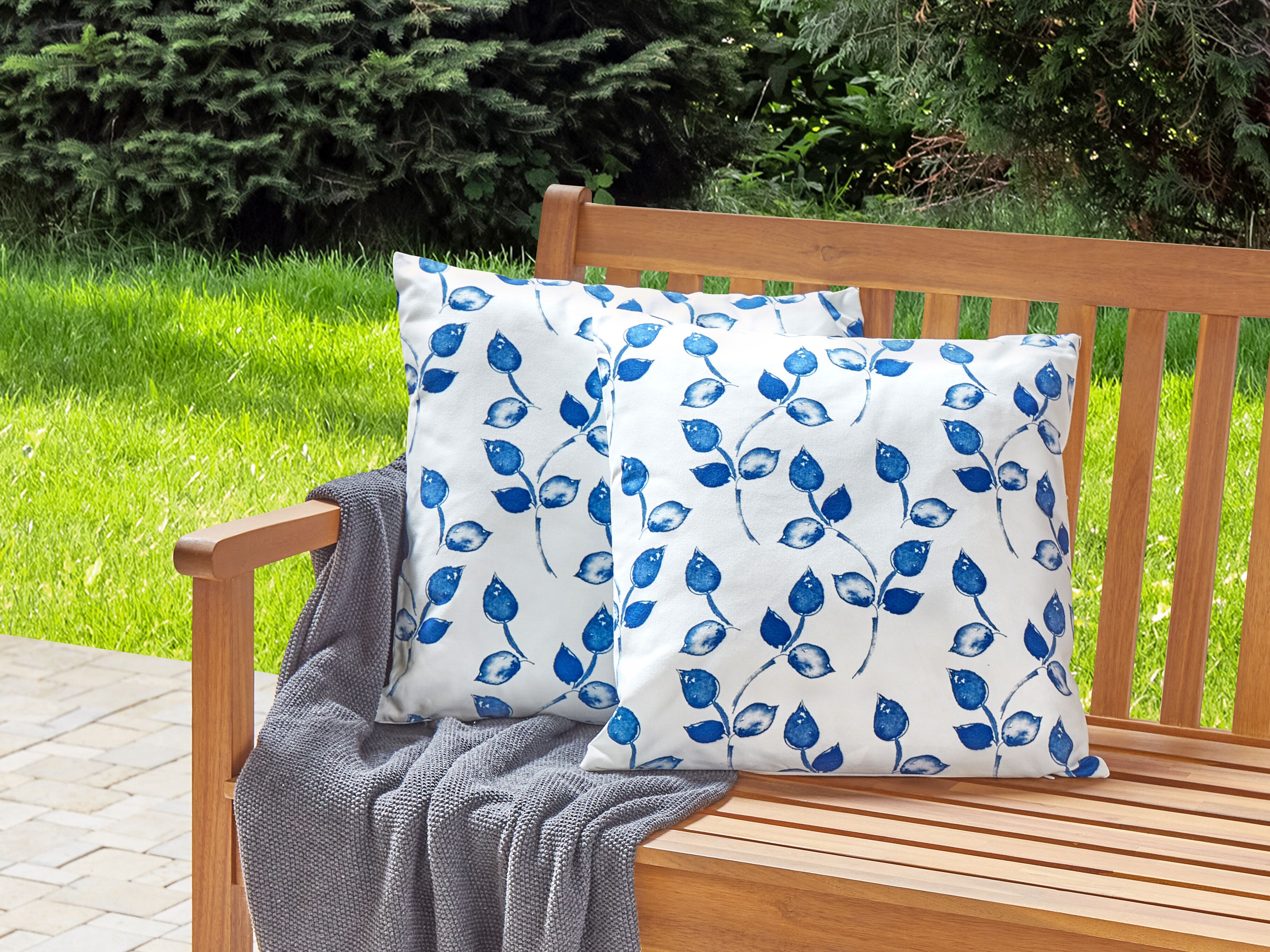 Set of 2 Outdoor Cushions TORBORA Plant Pattern 45 x 45 cm White Blue
