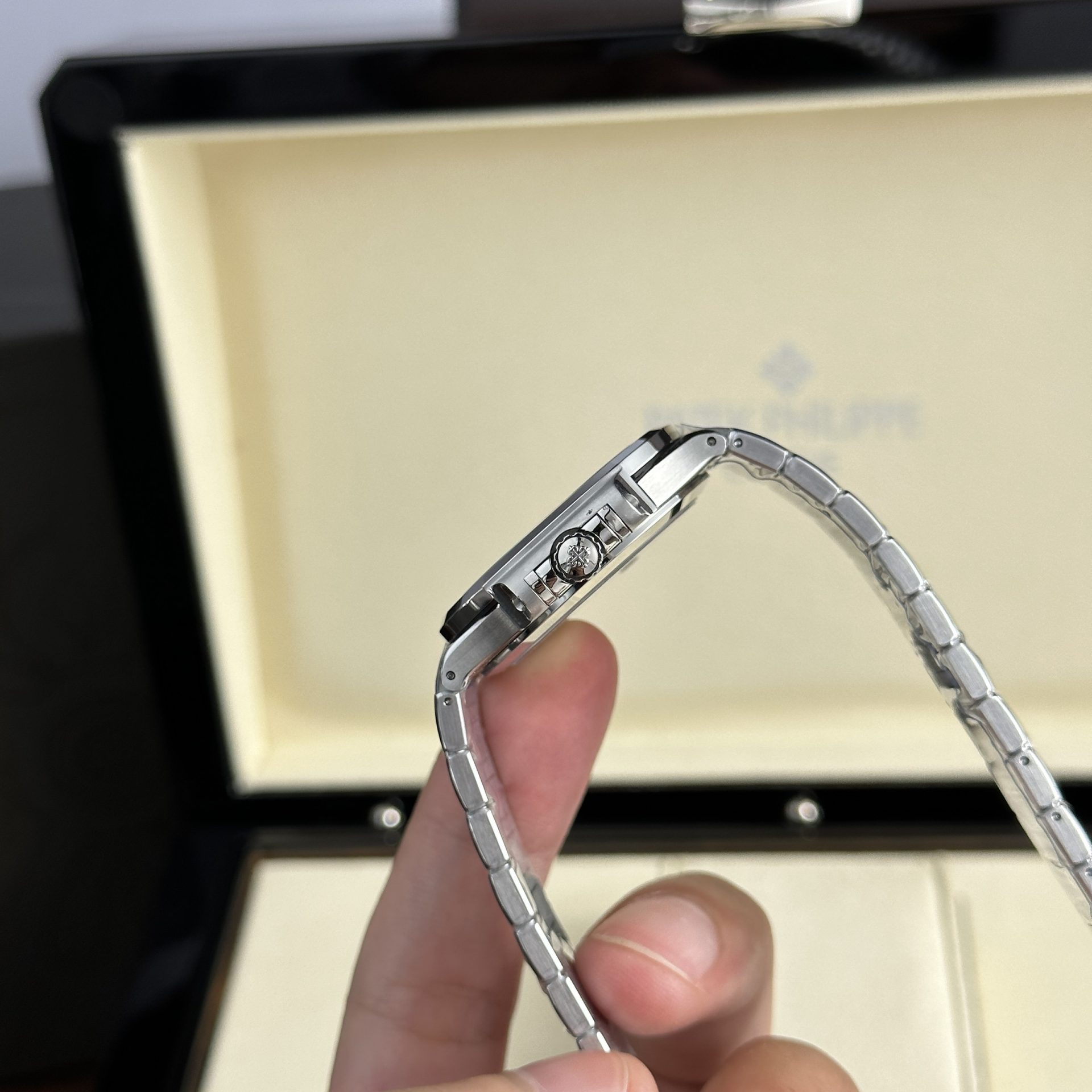 Patek Philippe Replica 1:1 Watch Nautilus 7118 Blue Dial With Stone 3K Factory 35.2mm - Top club