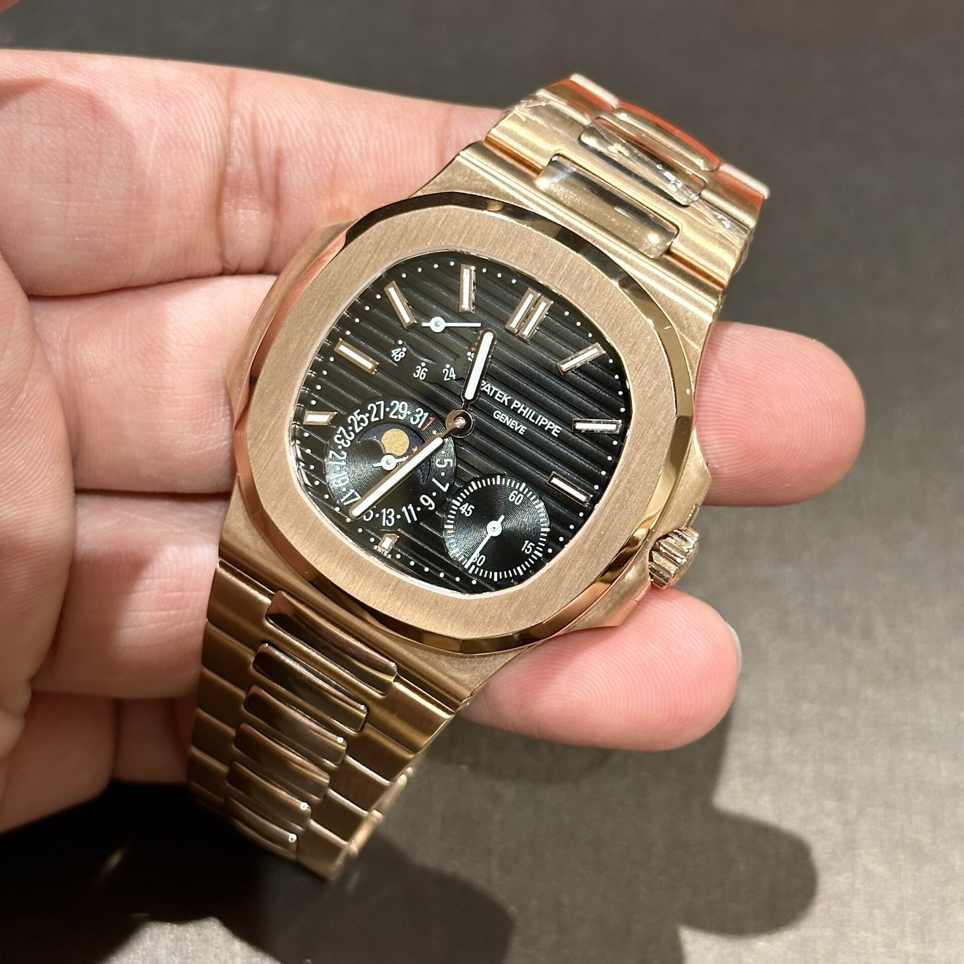 Patek Philippe Nautilus 5712 Replica Watch Black Dial GR Factory 40mm - Top club