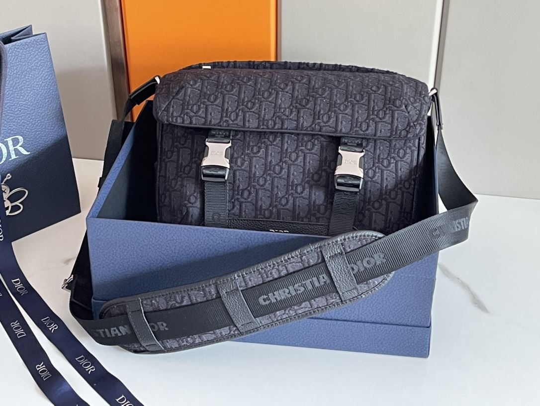 Explorer Messenger Bag Beige/Black For Women‎ 12in/31cm CD 11ESME061YKY_H27E1:1High-quality replica