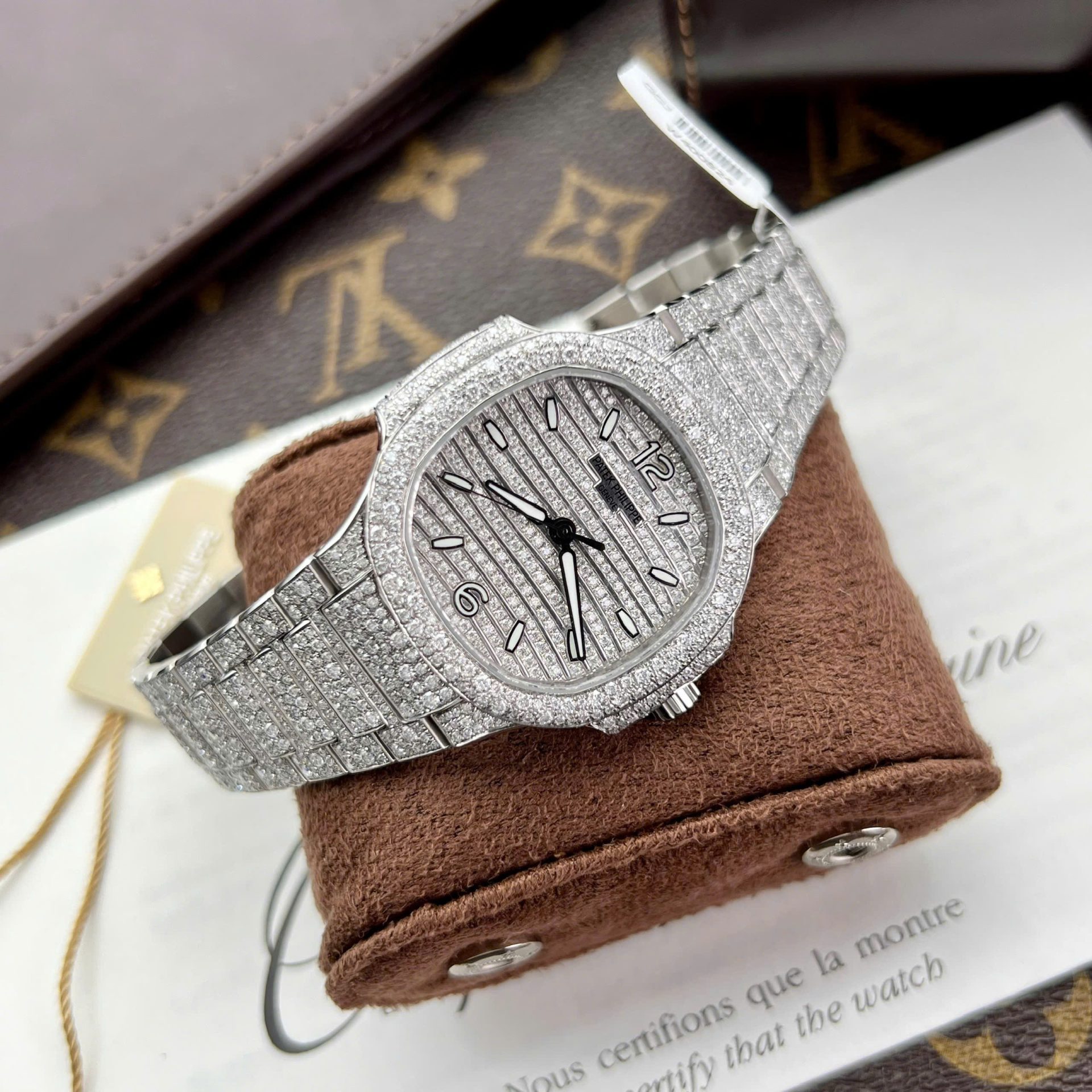 Patek Philippe Nautilus 7118 Best Copies Watch Diamonds Moissanite Hong Kong 35.2mm - Top club