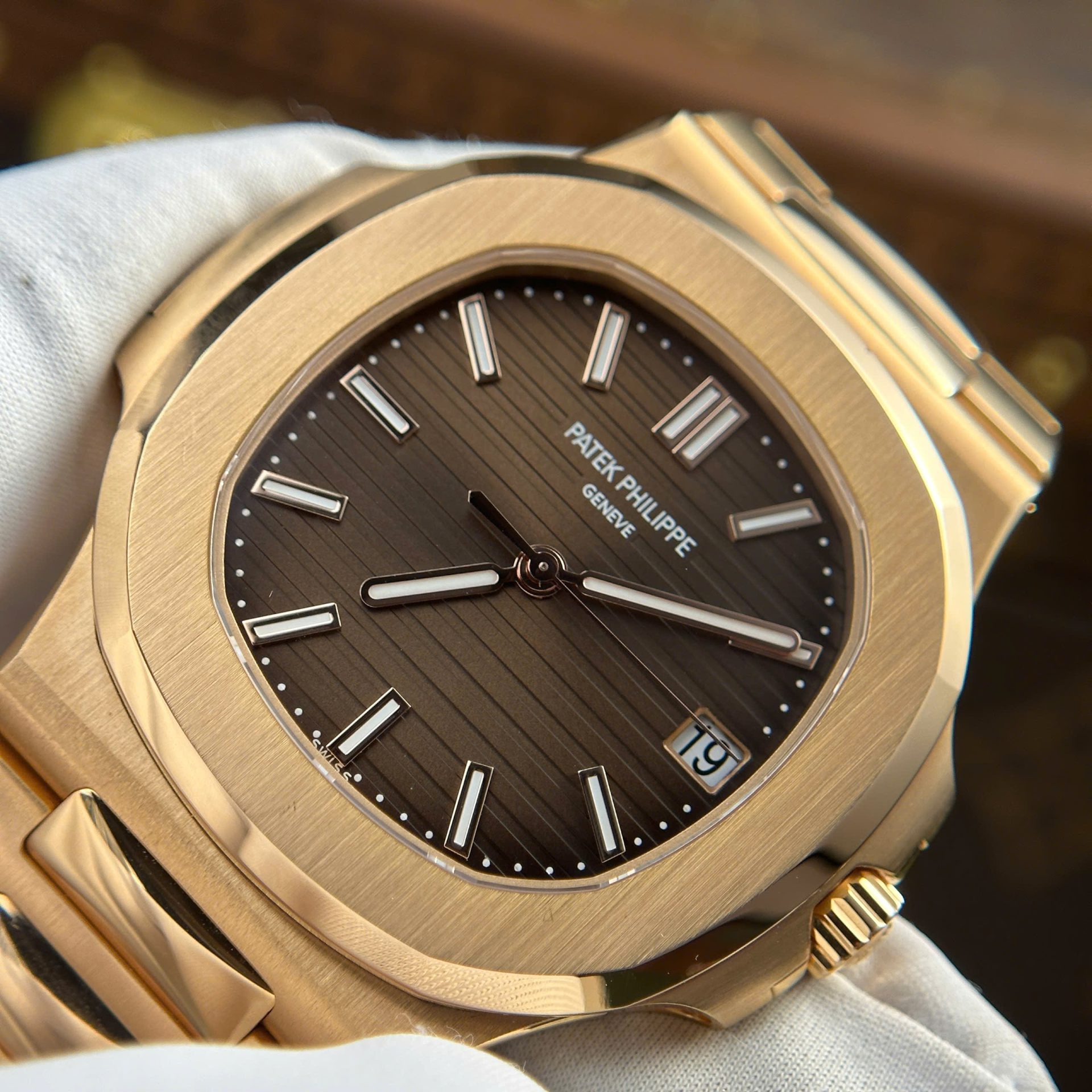 Patek Philippe Nautilus 5711 Refined Max Option 18K Gold Wrapped Chocolate Dial 40mm - Top club