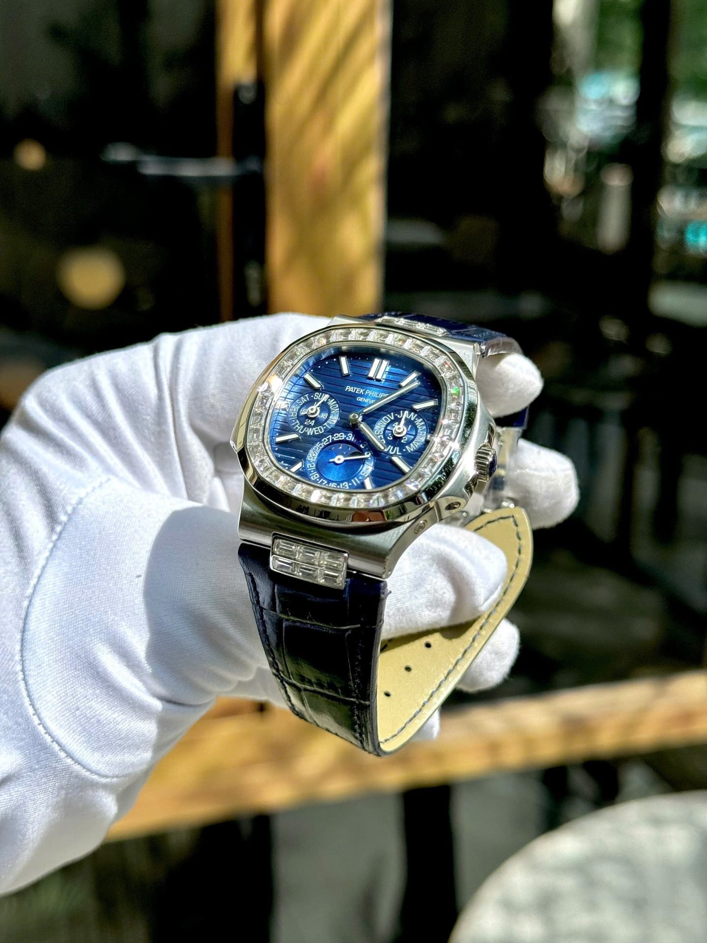 Patek Philippe High End Watch Replicas Nautilus 5740G Diamond   Blue Dial Best Quality 40mm - Top club