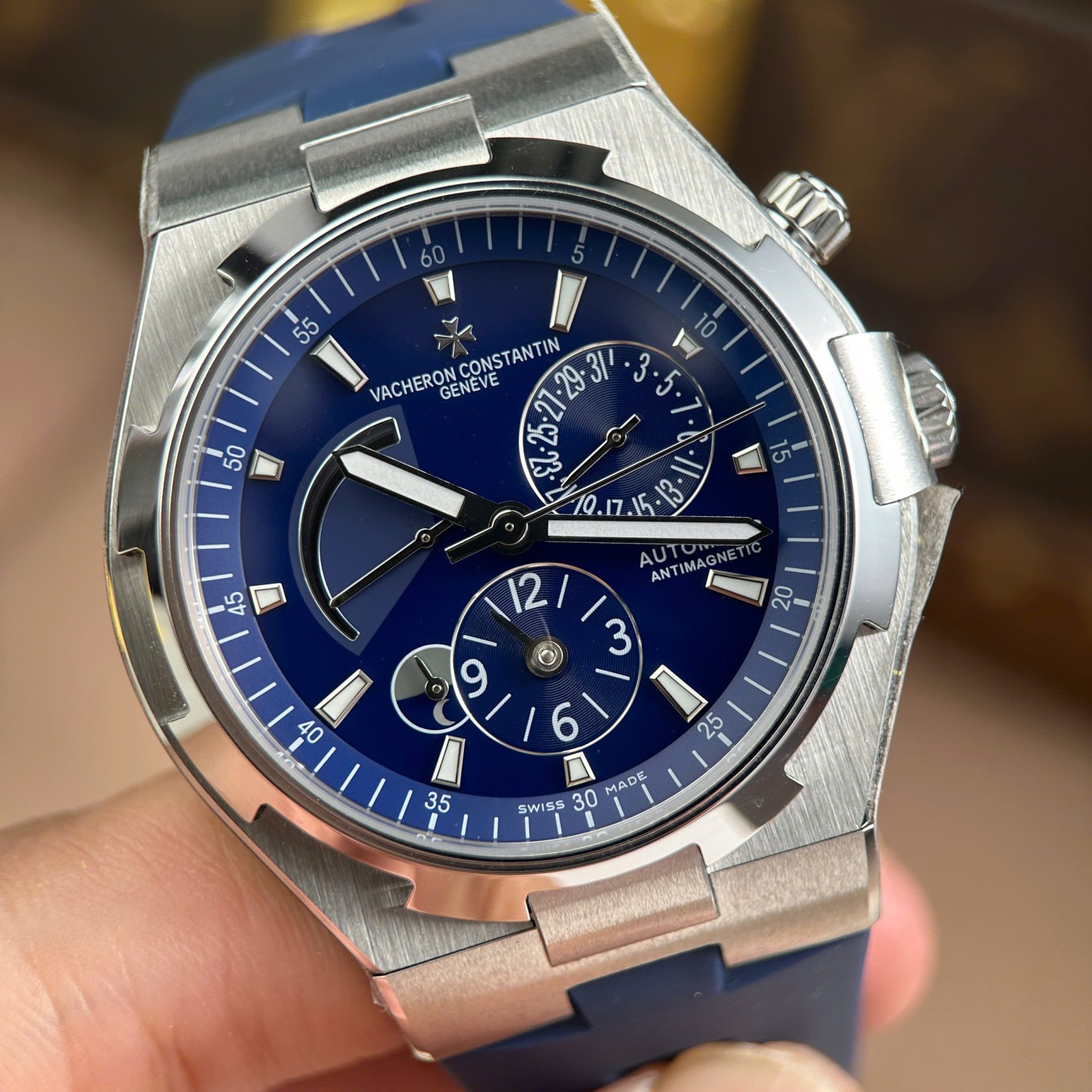 Vacheron Constantin Overseas Dual Time 47450 Replica Watches Blue Dial Rubber Strap 9F Factory 42mm - Top club