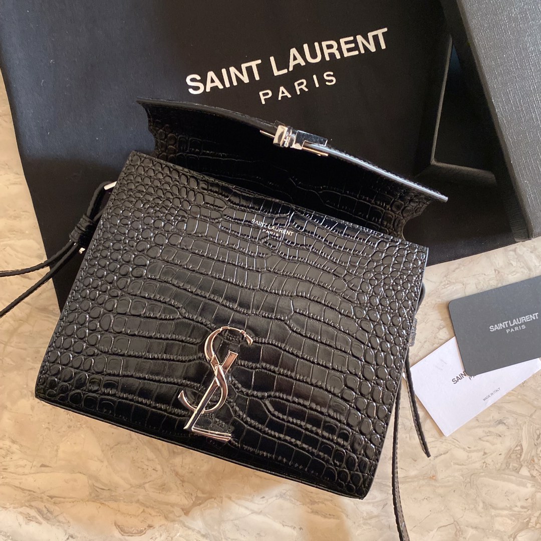 CASSANDRA MONOGRAM CLASP BAG IN MATTE PYTHON1:1High-quality replica