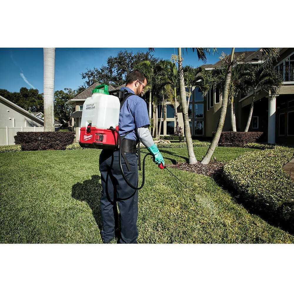 Milwaukee M18 Switch Tank 4 Gallon Backpack Sprayer - 2820-20PS - Image 3 Milwaukee M18 Switch Tank 4 Gallon Backpack Sprayer - 2820-20PS - Image 3