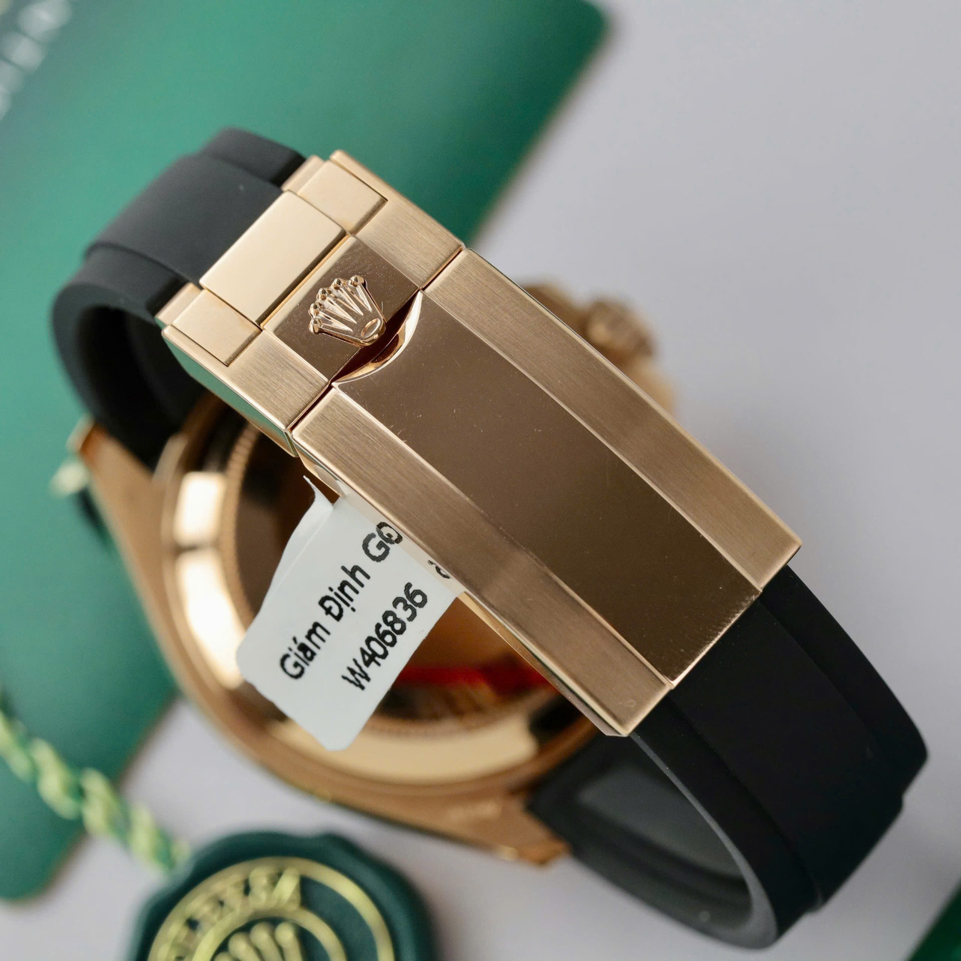 Rolex Yacht-Master 18K Rose Gold Case Replica Watch Black Dial 40mm - Elite Watch Atelier