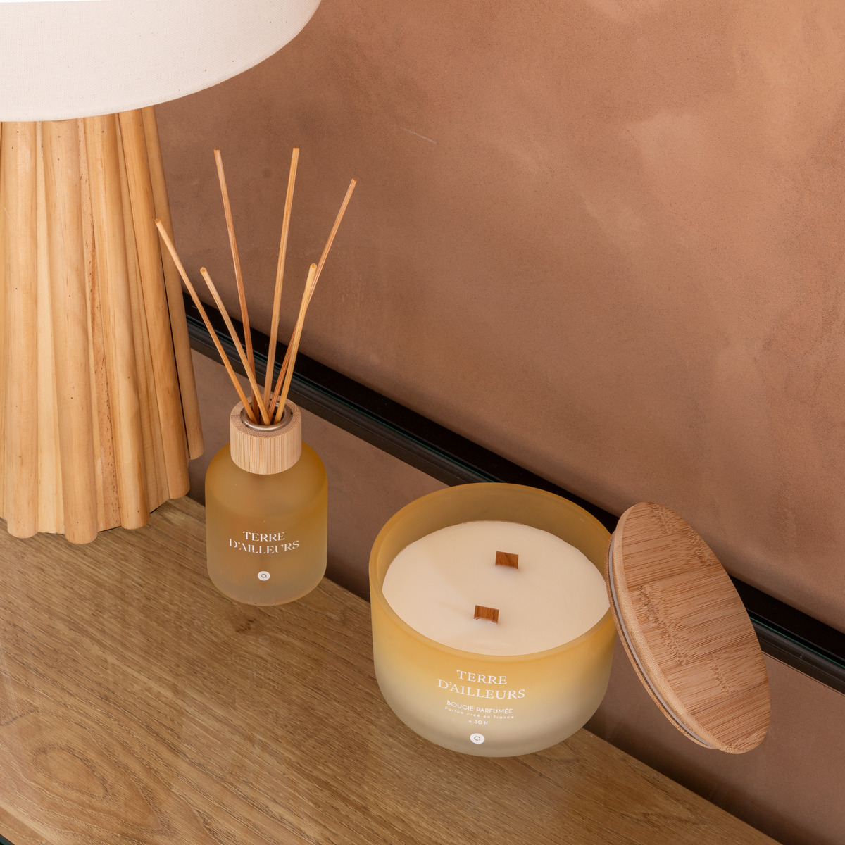 Scented candle "Terre d'ailleurs" Musk Petals, 420g