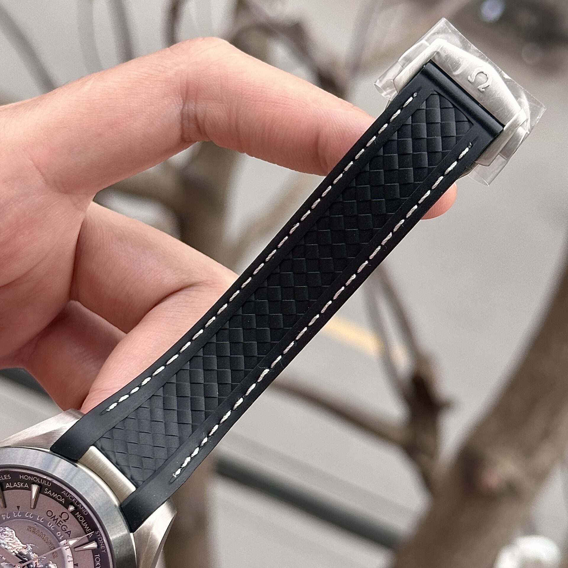 Omega Replica Watch Aqua Terra Worldtimer Gray Dial Rubber Strap VS Factory 43mm - Top club