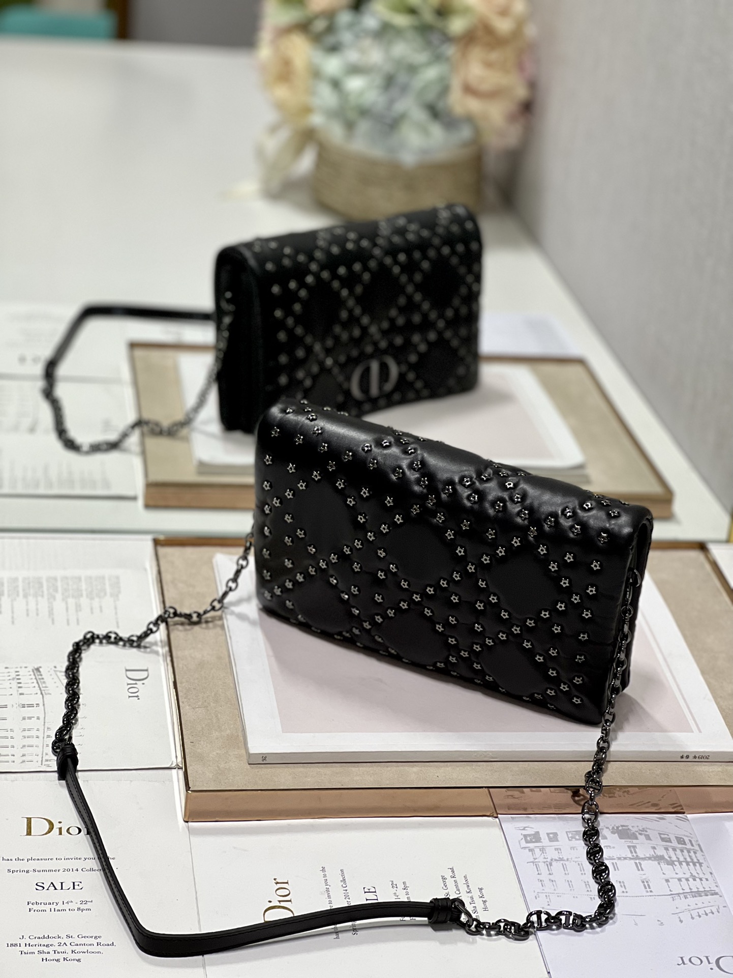 Caro Macrocannage Pouch Black/White For Women 7.5in/19.5cm S5135BNHH_M9001:1High-quality replica