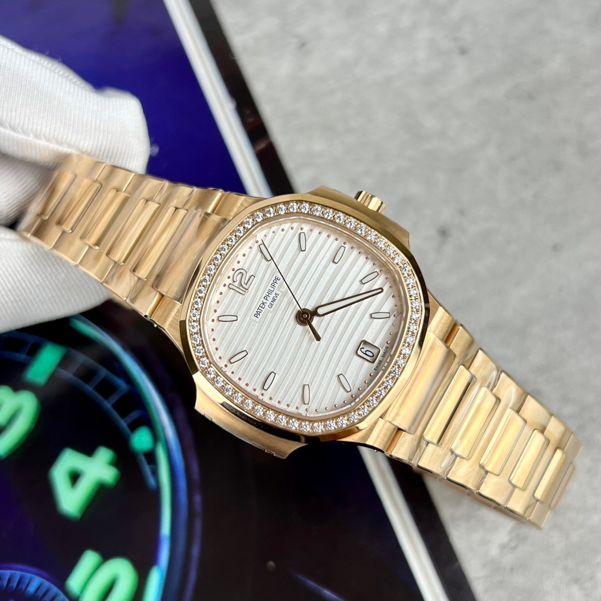 Patek Philippe Nautilus 7118 Replica Watch With Diamonds Bezel 3K Factory 35.2mm - Elite Watch Atelier