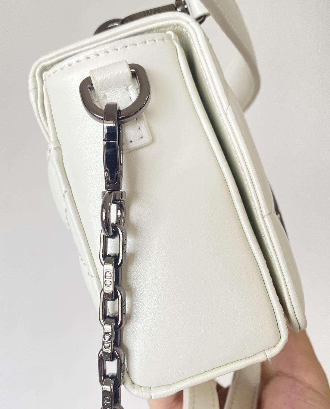 30 Montaigne Box Bag With Handle White For Women 10in/25cm M9218BNNA_M0301:1High-quality replica