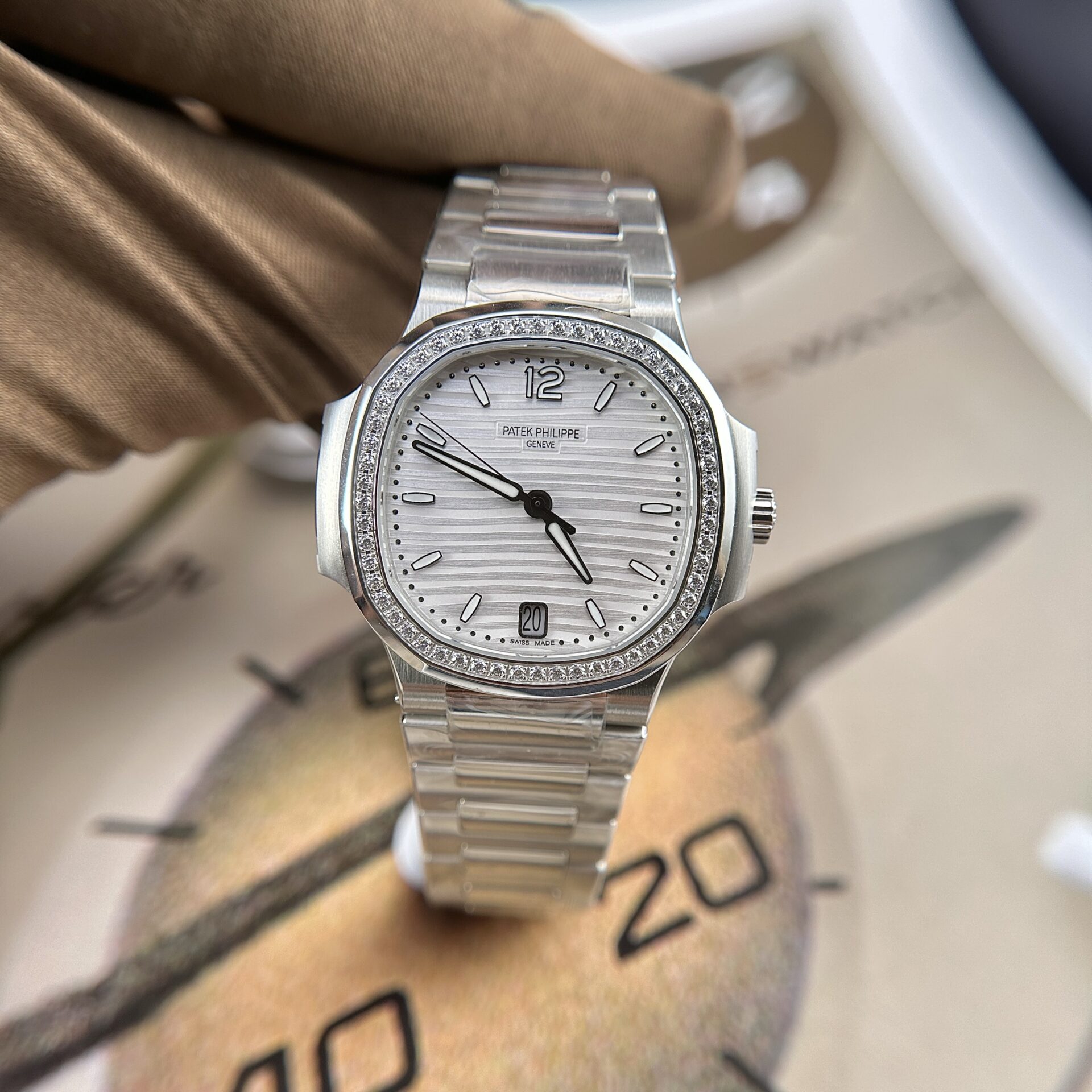 Patek Philippe Nautilus 7118 Replica 11 Watch With Stone Bezel 35.2mm - Elite Watch Atelier