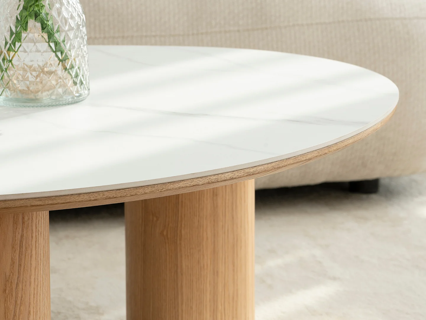Table basse Dona - Bois naturel avec plateau en céramique finition marbre blanc 110 cm - Homeluxury