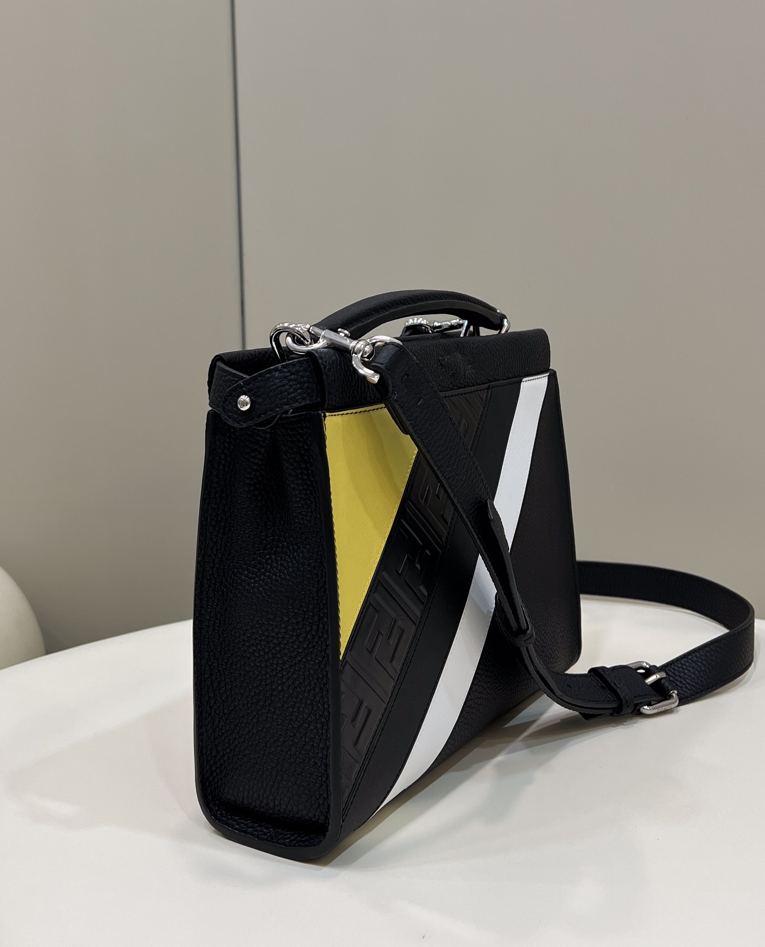 Fendi O'Lock Zipper - Replicaclubs