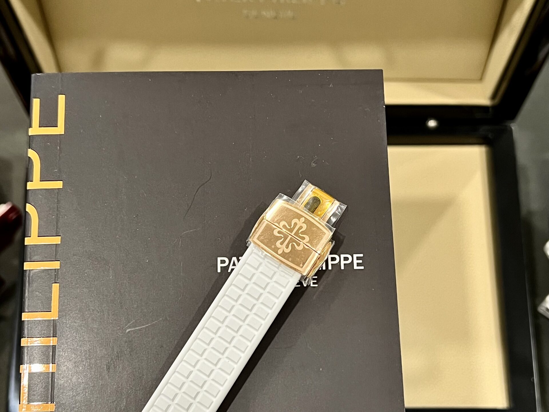 Patek Philippe Aquanaut 5067A Replica Watch White With Stone Bezel 35.6mm - Top club