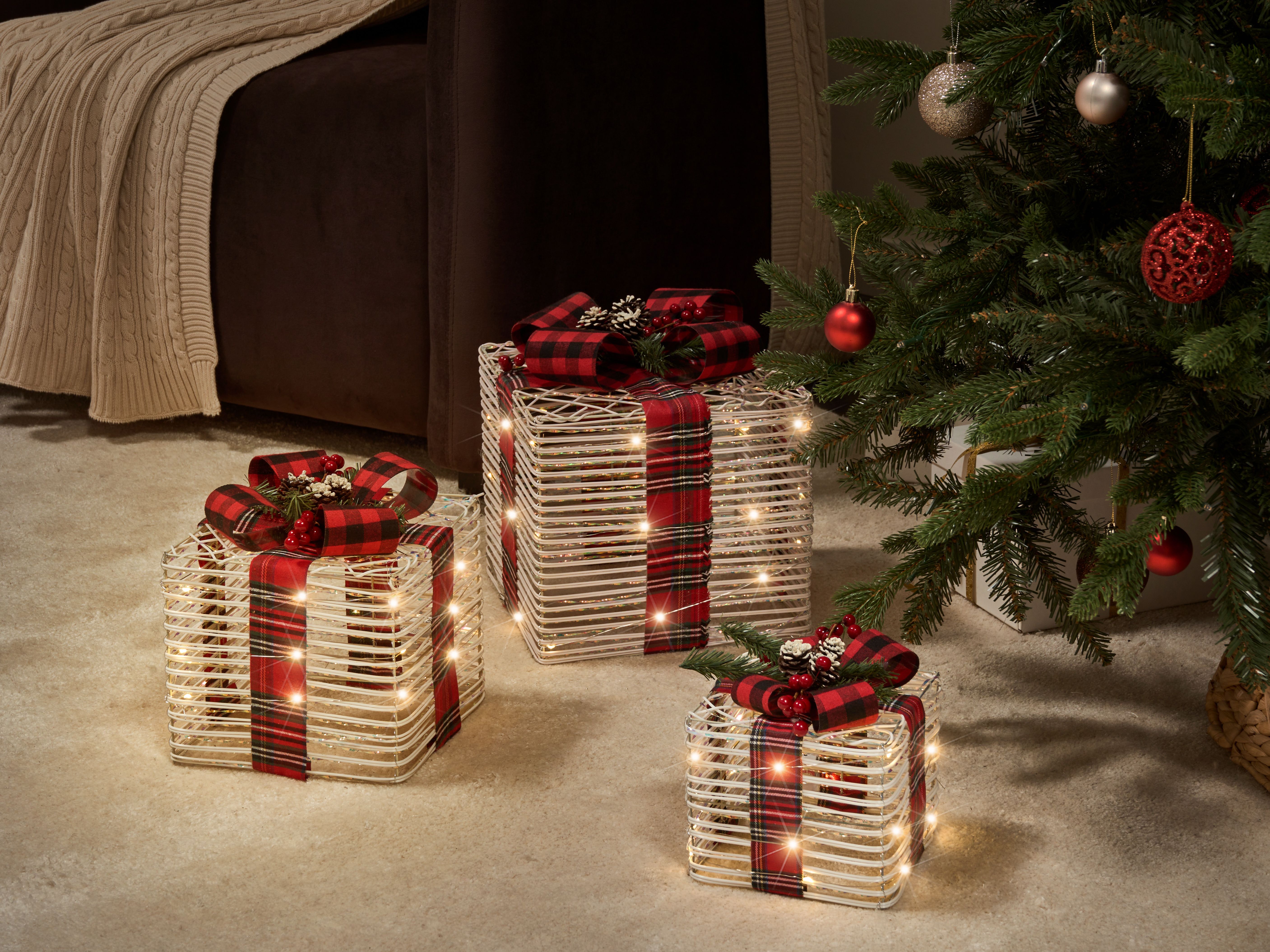Set of 3 Christmas Decorations LED MANGEN Christmas Gifts 20/25/35 cm Off-White