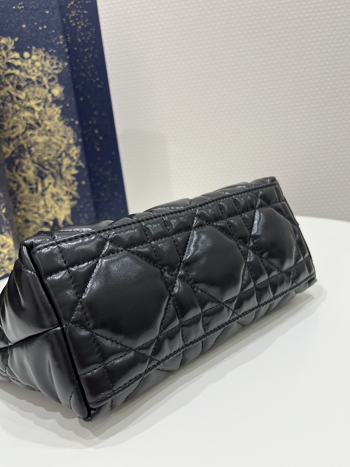 Medium Diortravel Nomad Pouch Black/White For Women 8.5in/ 22cm S5554BMIG_M9001:1High-quality replica