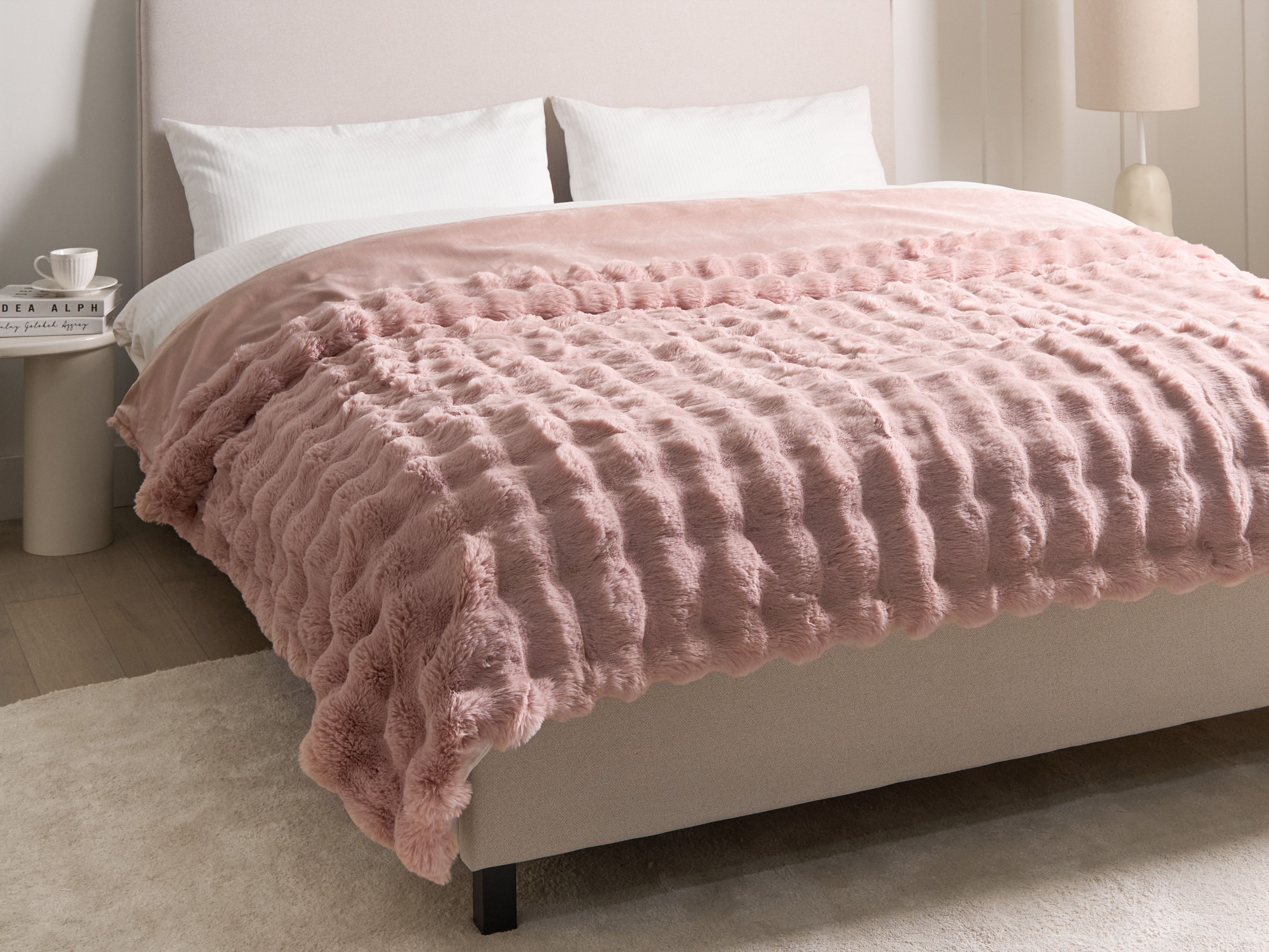 Blanket SALKA Faux Fur 200 x 220 cm Pastel Pink