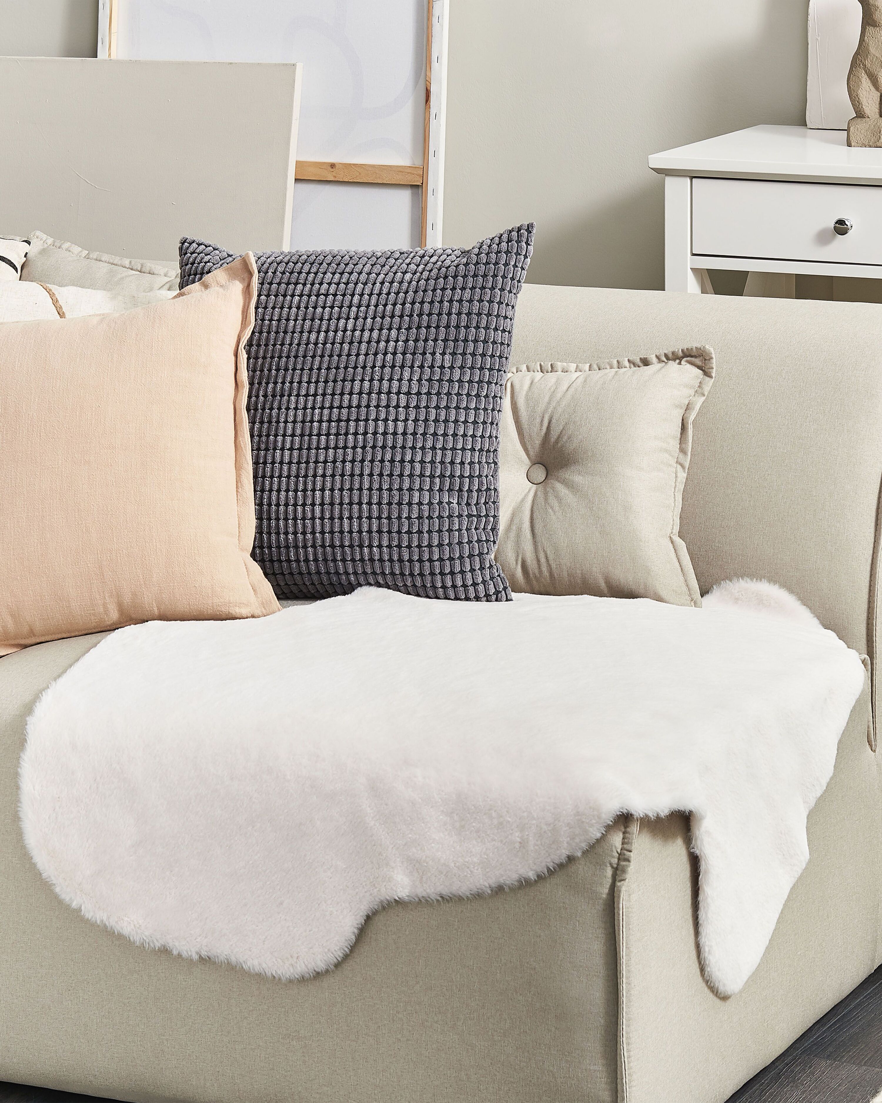 Faux Fur Rug UNDARA Off-White 60 x 90 cm