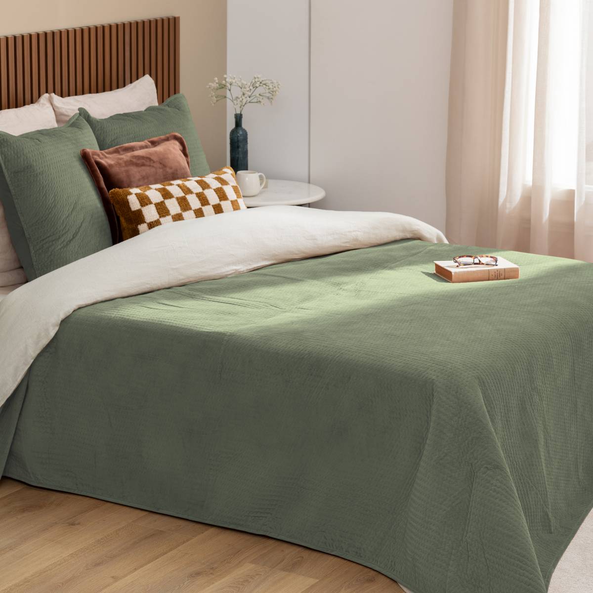 Bedspread and 2 pillowcases "Lilou" Celadon Green, 260x240 cm