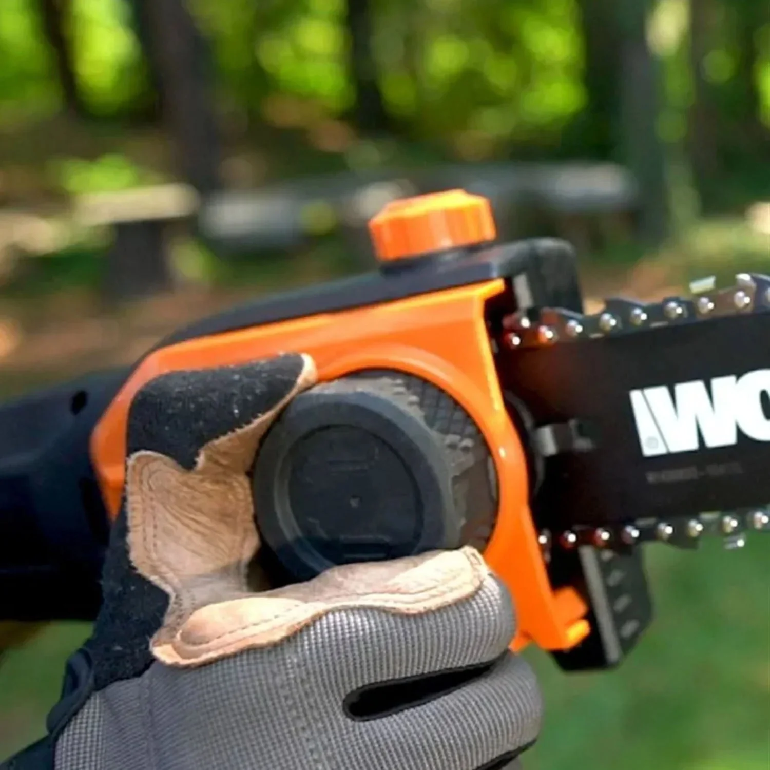 WORX 2-in-1 Cordless 8 Inch Pole Saw, Black And Orange - WG349 - Image 6 WORX 2-in-1 Cordless 8 Inch Pole Saw, Black And Orange - WG349 - Image 6