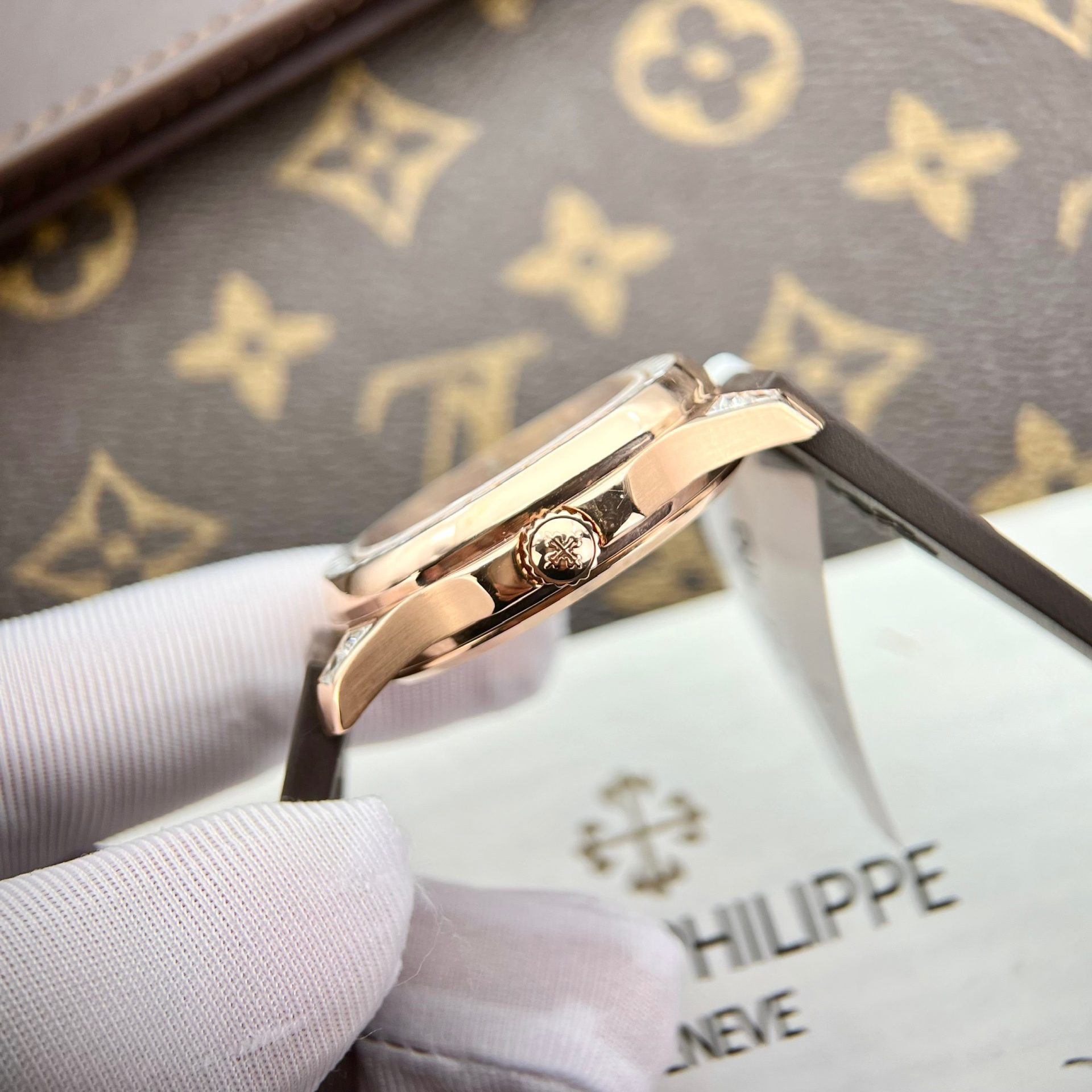Patek Philippe Replica 1:1 Watch Aquanaut 5062 Gold Wrapped Moissanite Diamond 35.6mm - Top club