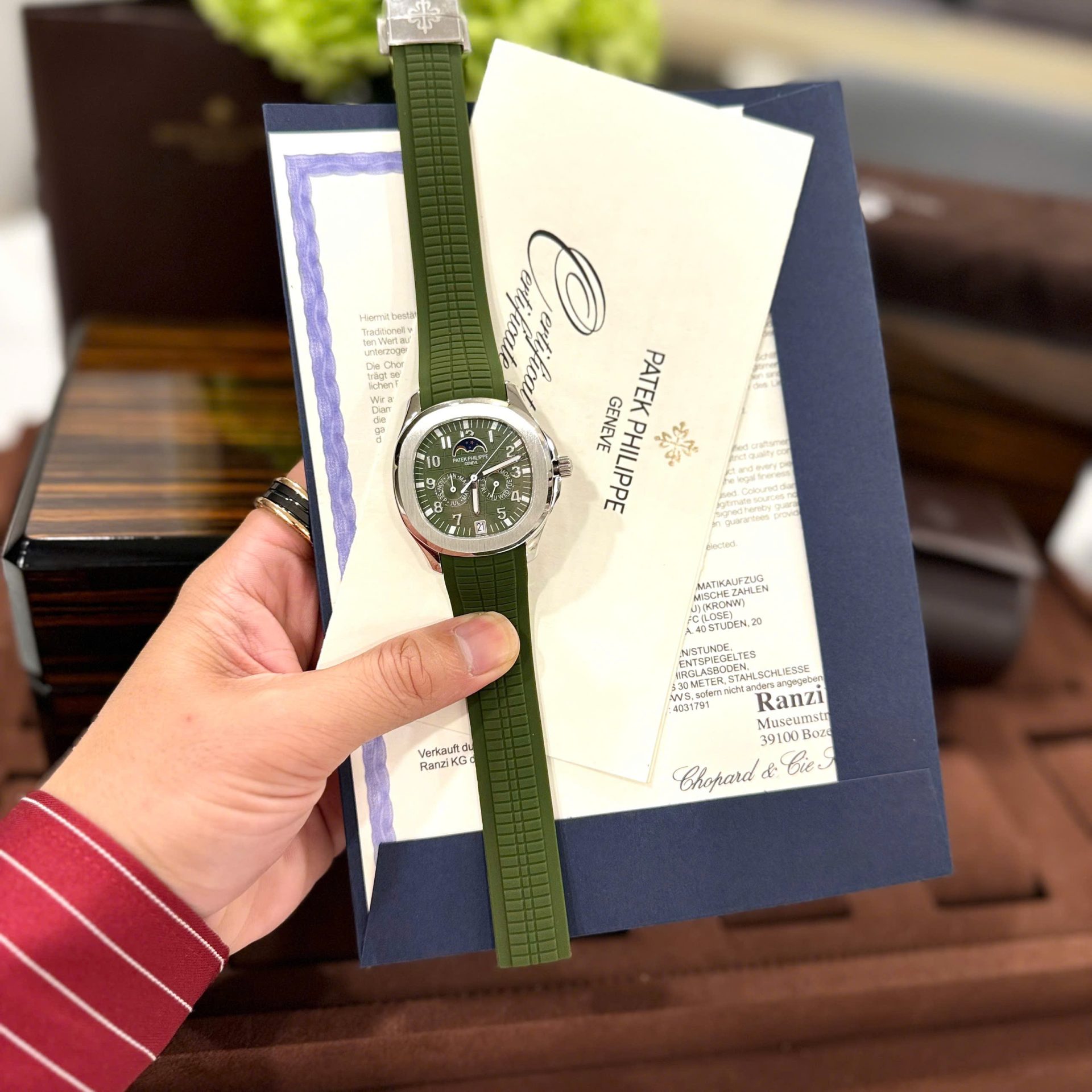 Patek Philippe Aquanaut 5261G Best Replica Watches Green Dial Rubber Strap 40mm - Elite Watch Atelier
