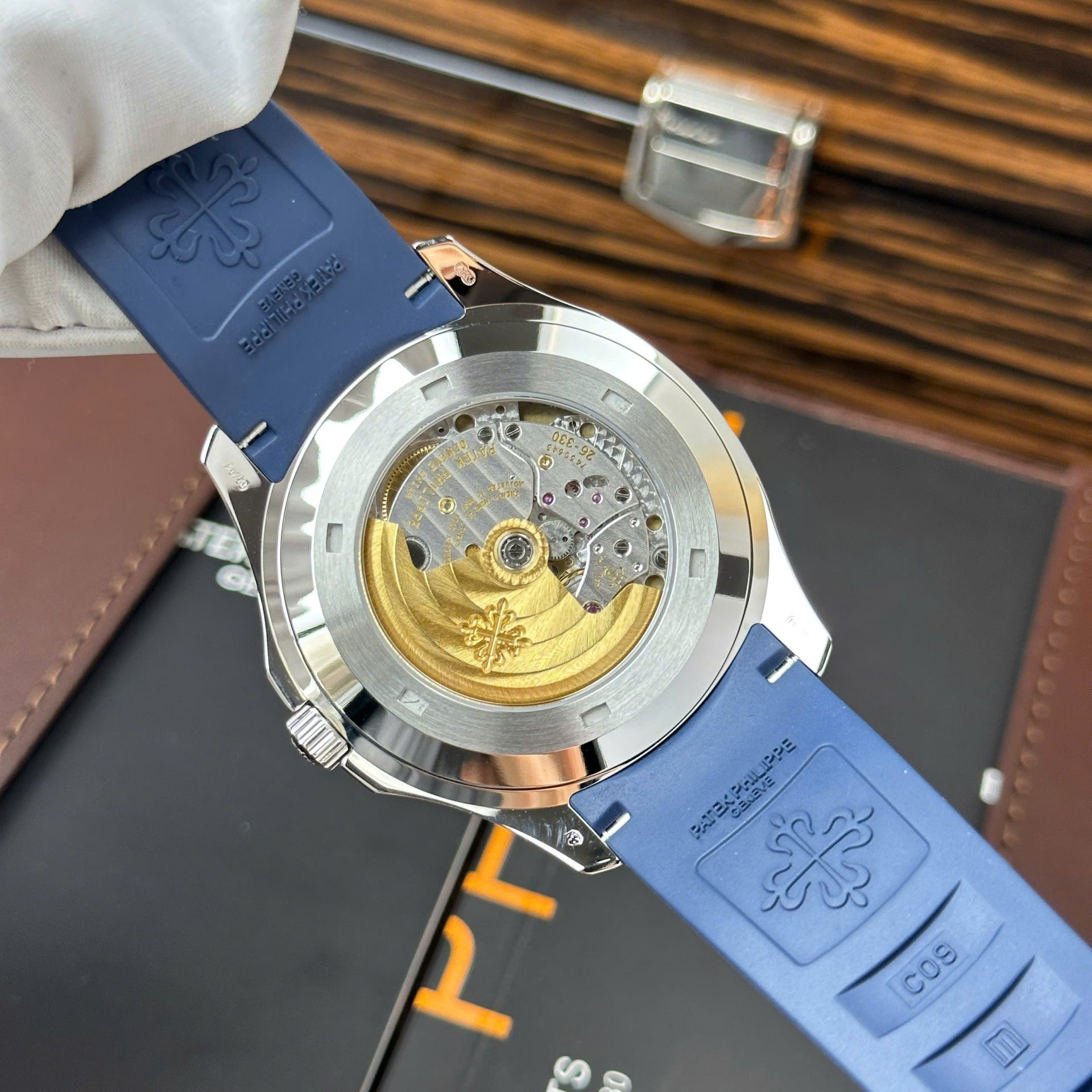 Patek Philippe Aquanaut 5168G Blue Dial Best Replica Watch Custom Like Auth 42.2mm - Top club