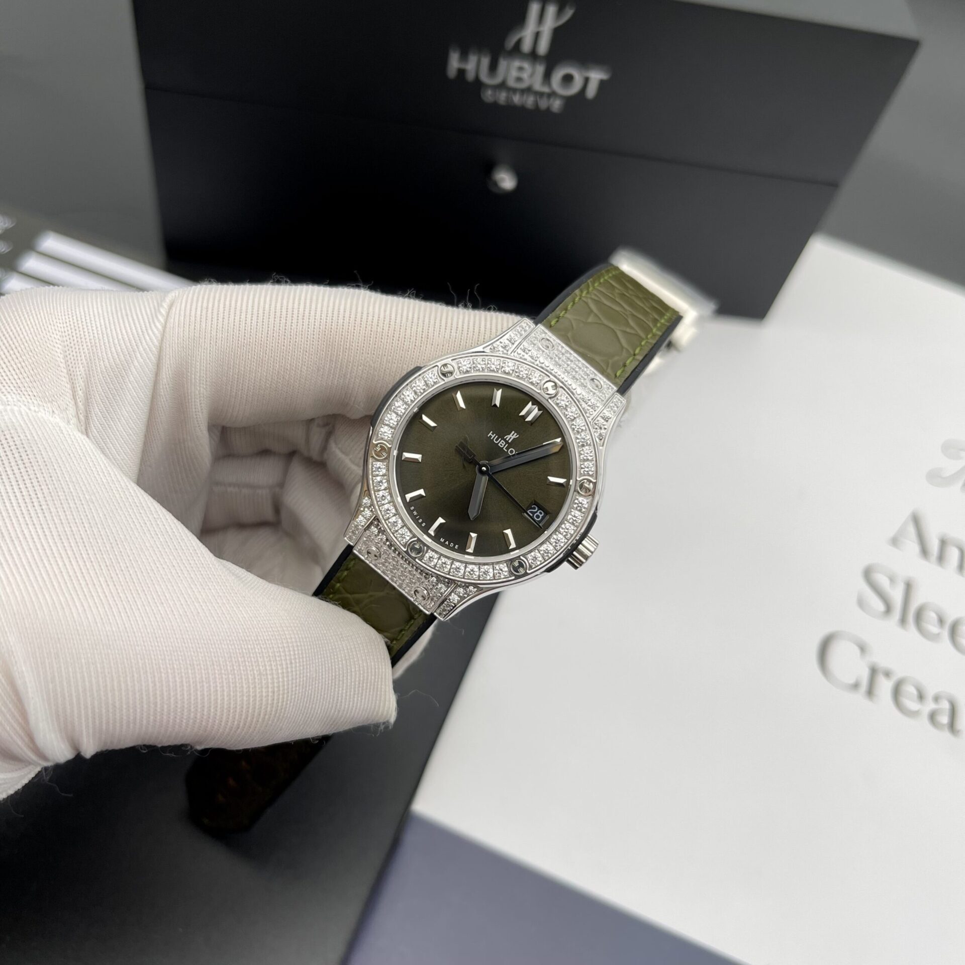 Hublot Classic Fusion Replica Watch Womens Green Dial HB Factory 33mm - Elite Watch Atelier