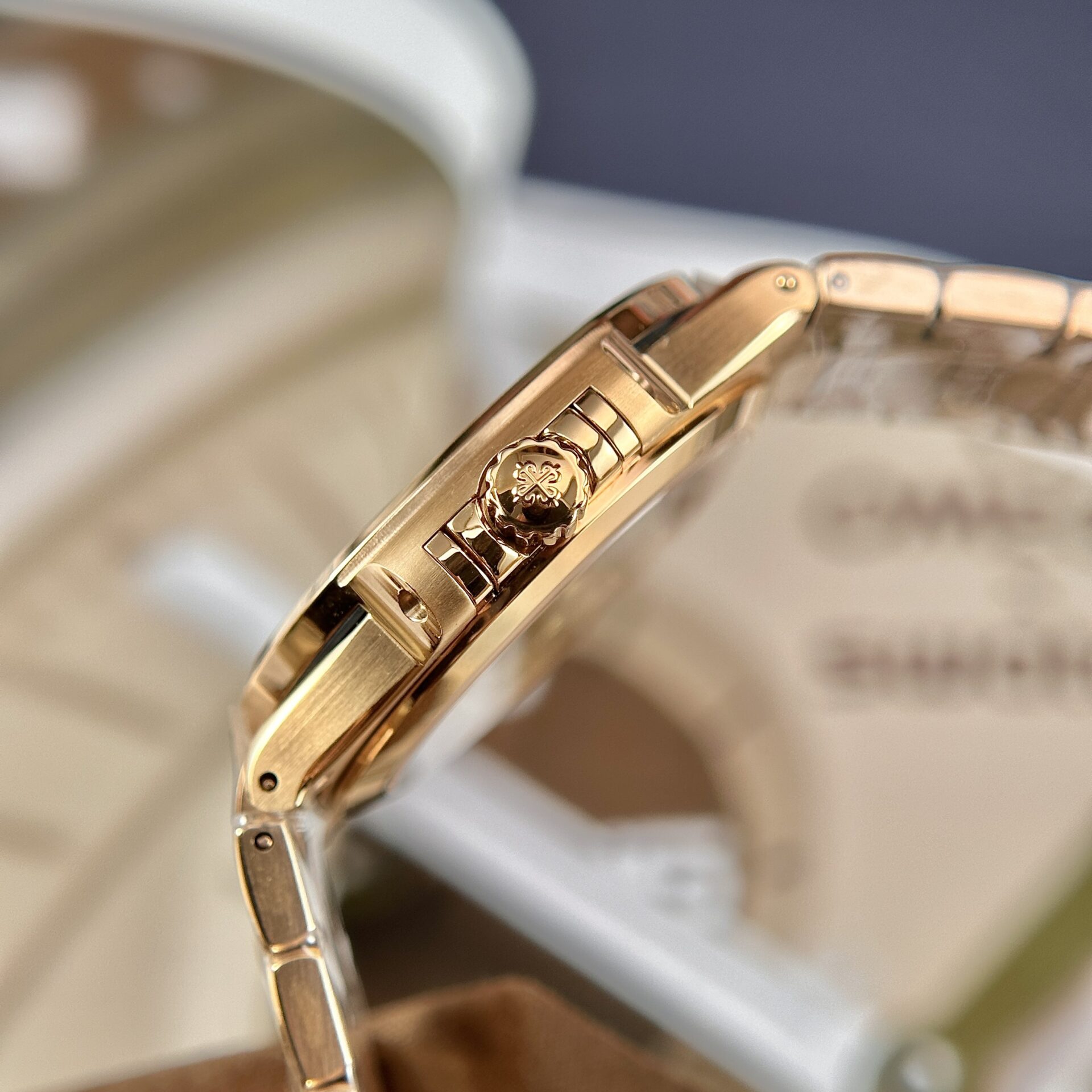Patek Philippe Nautilus 7118 Replica Watch Rose Gold 3K Factory 35.2mm - Top club