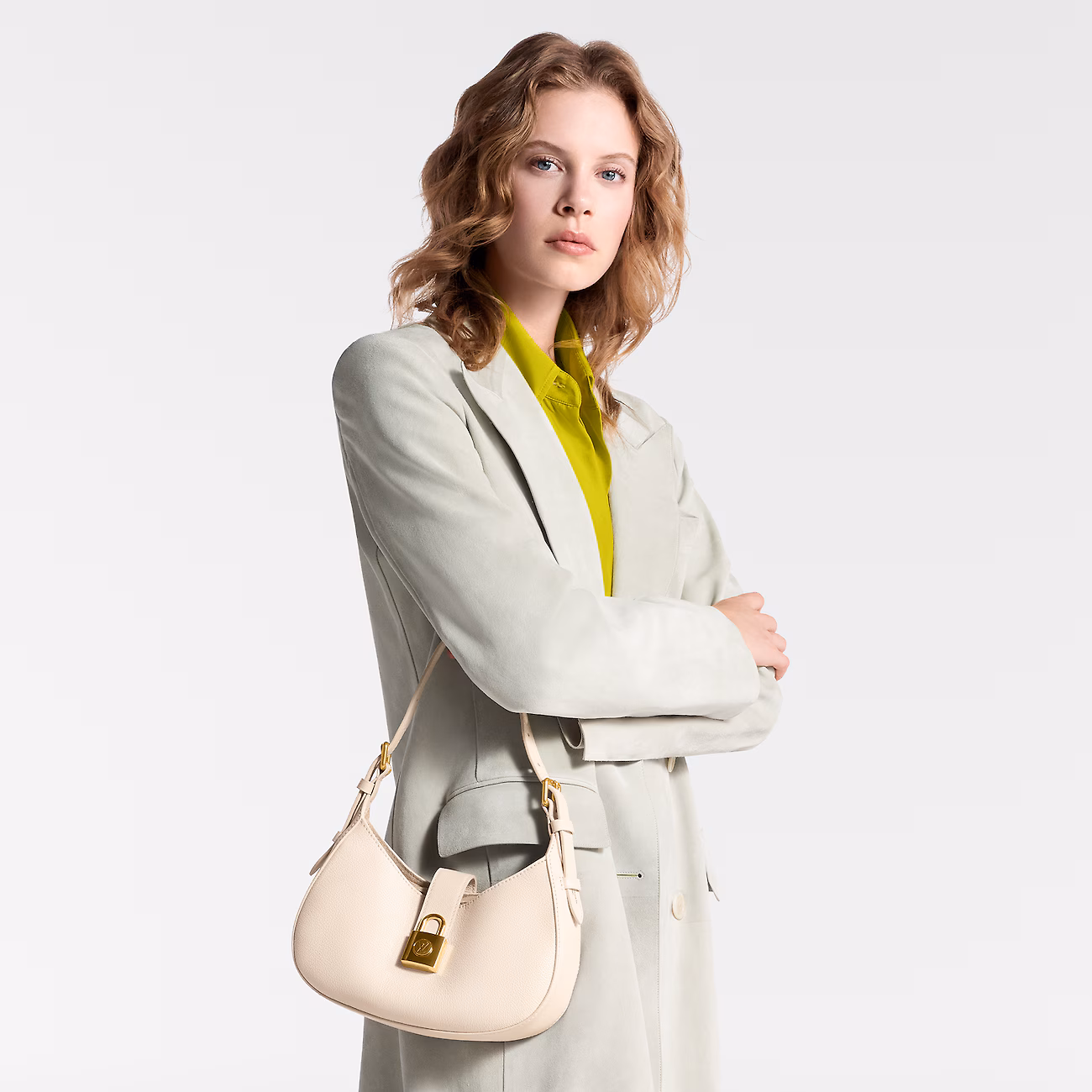 Low Key Shoulder Bag M249901:1High-quality replica