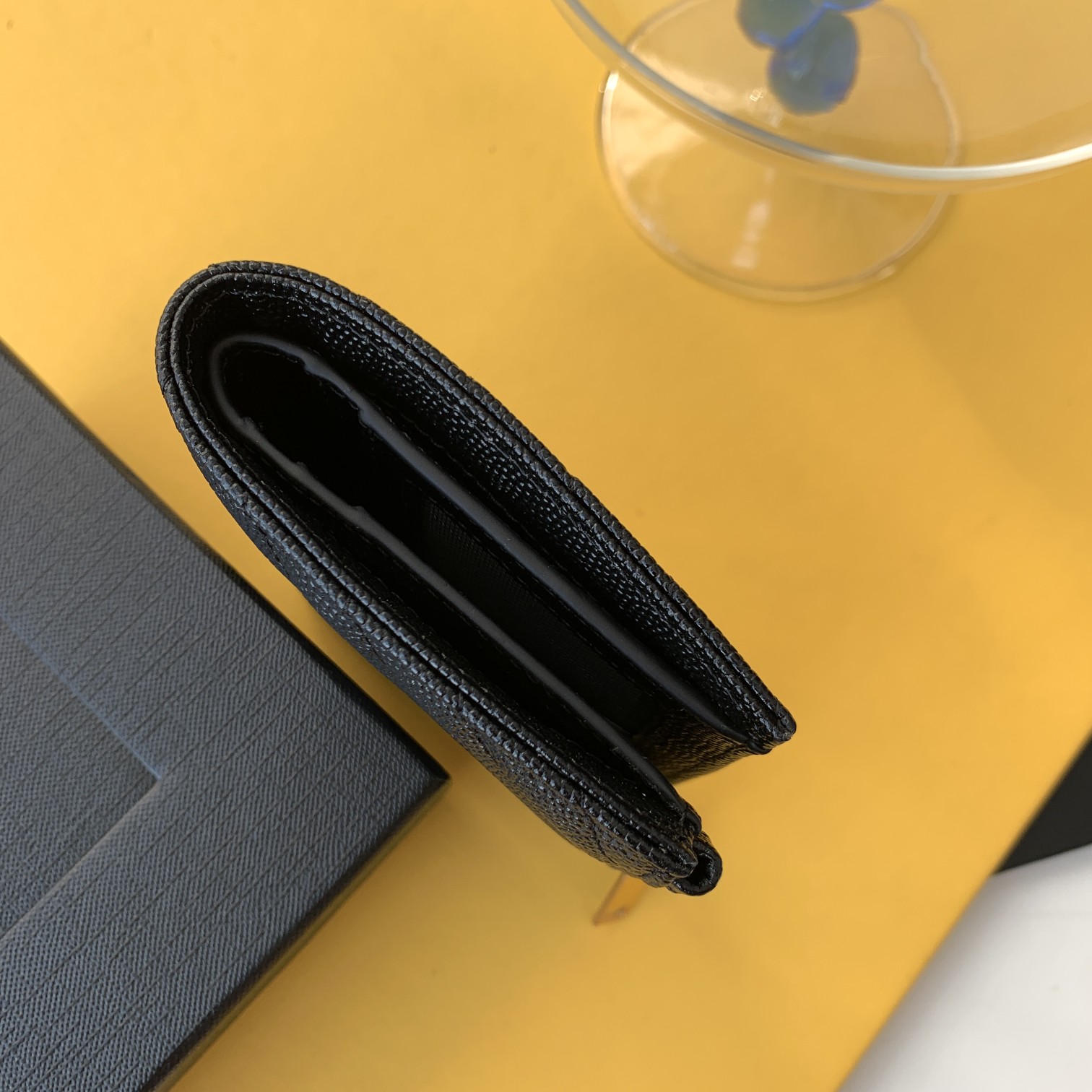CASSANDRE MATELASSÉ FLAP CARD CASE IN GRAIN DE POUDRE EMBOSSED LEATHER1:1High-quality replica