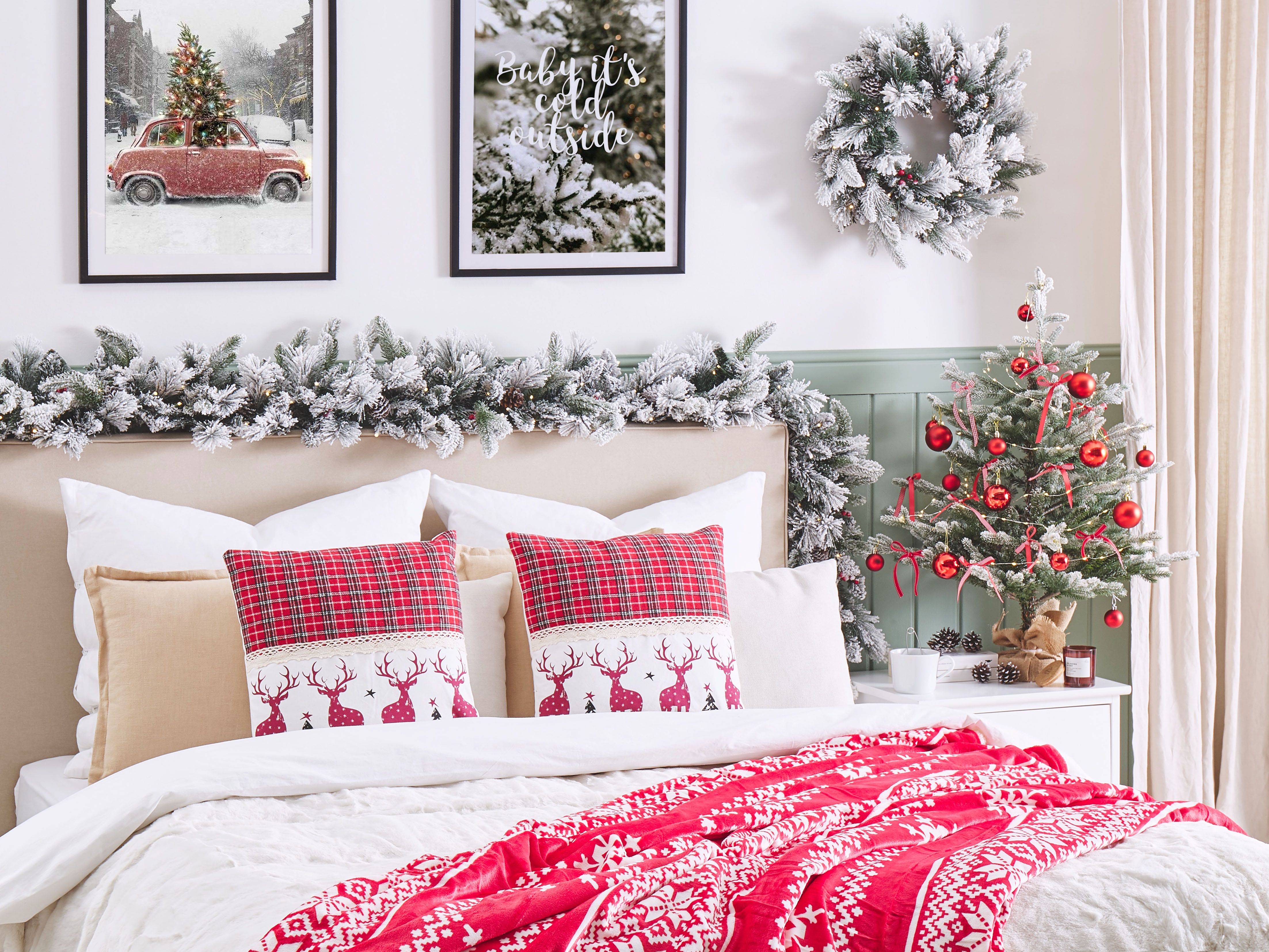 Set of 2 Decorative Cushions ROBBIE 45 x 45 cm Red Christmas Motif