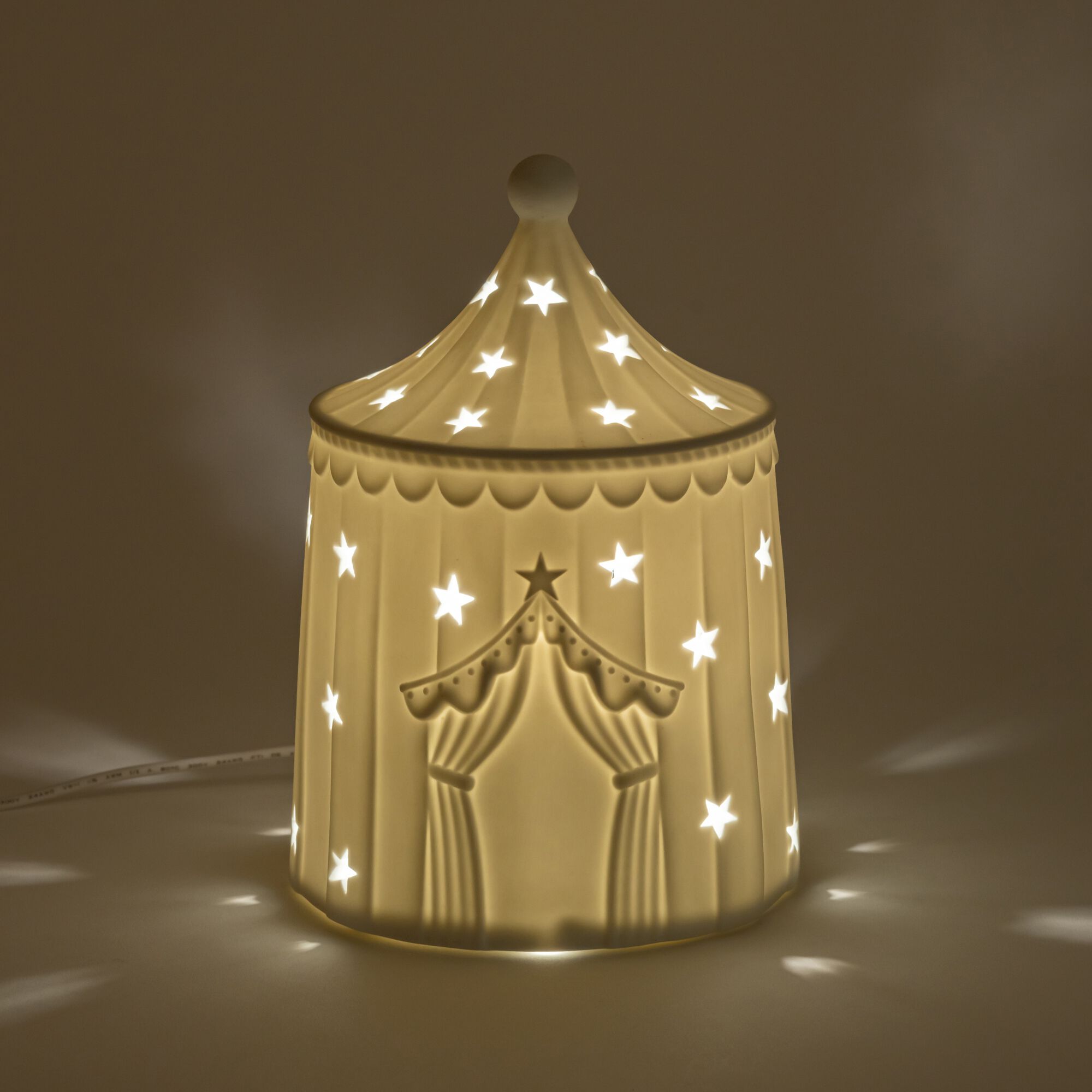 Parade - Lampe à poser électrifié forme chapiteau en porcelaine H20cm - blanc