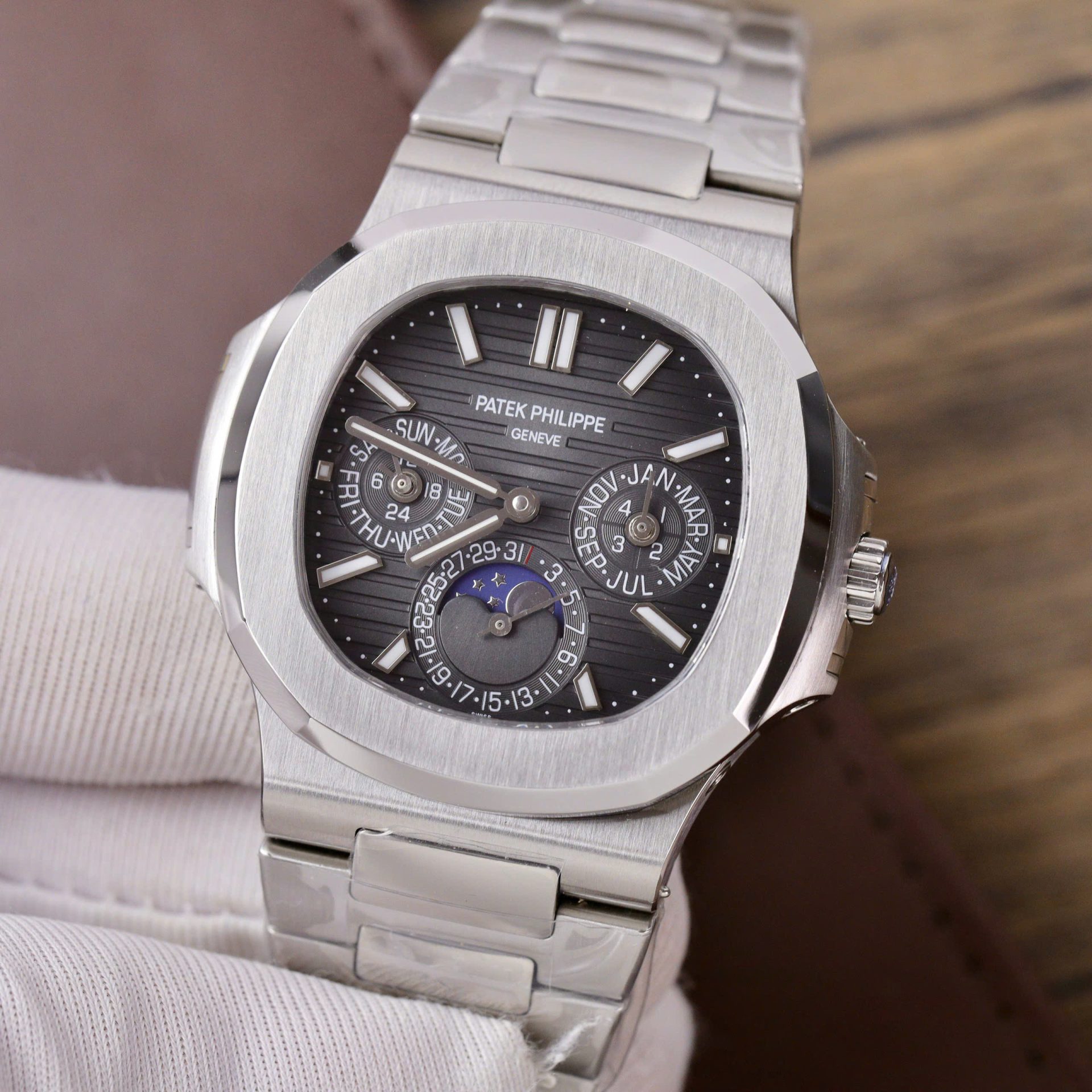 Patek Philippe Men Replica Watch Nautilus 5740 Gray Dial Metal Wire 40mm - Top club