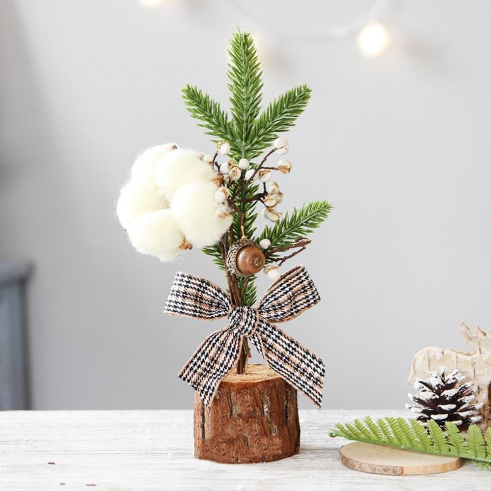 Mini Tafelmodel Kerstboom met Rustieke Basis voor Warme Vakantiedecoratie
