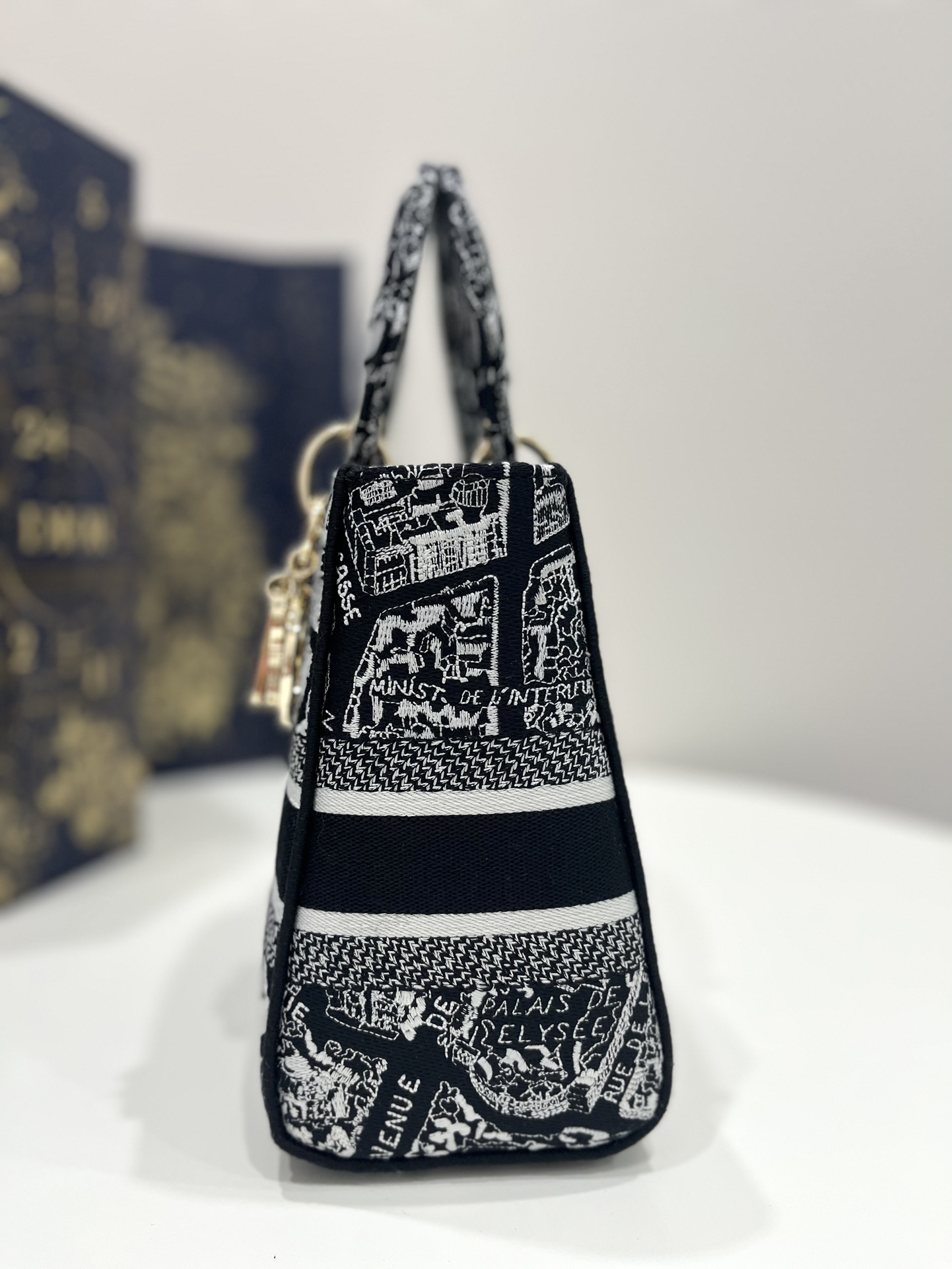 Medium Lady D-Lite Bag Black For Women 9.5in/ 24cm M0565OOMP_M9931:1High-quality replica